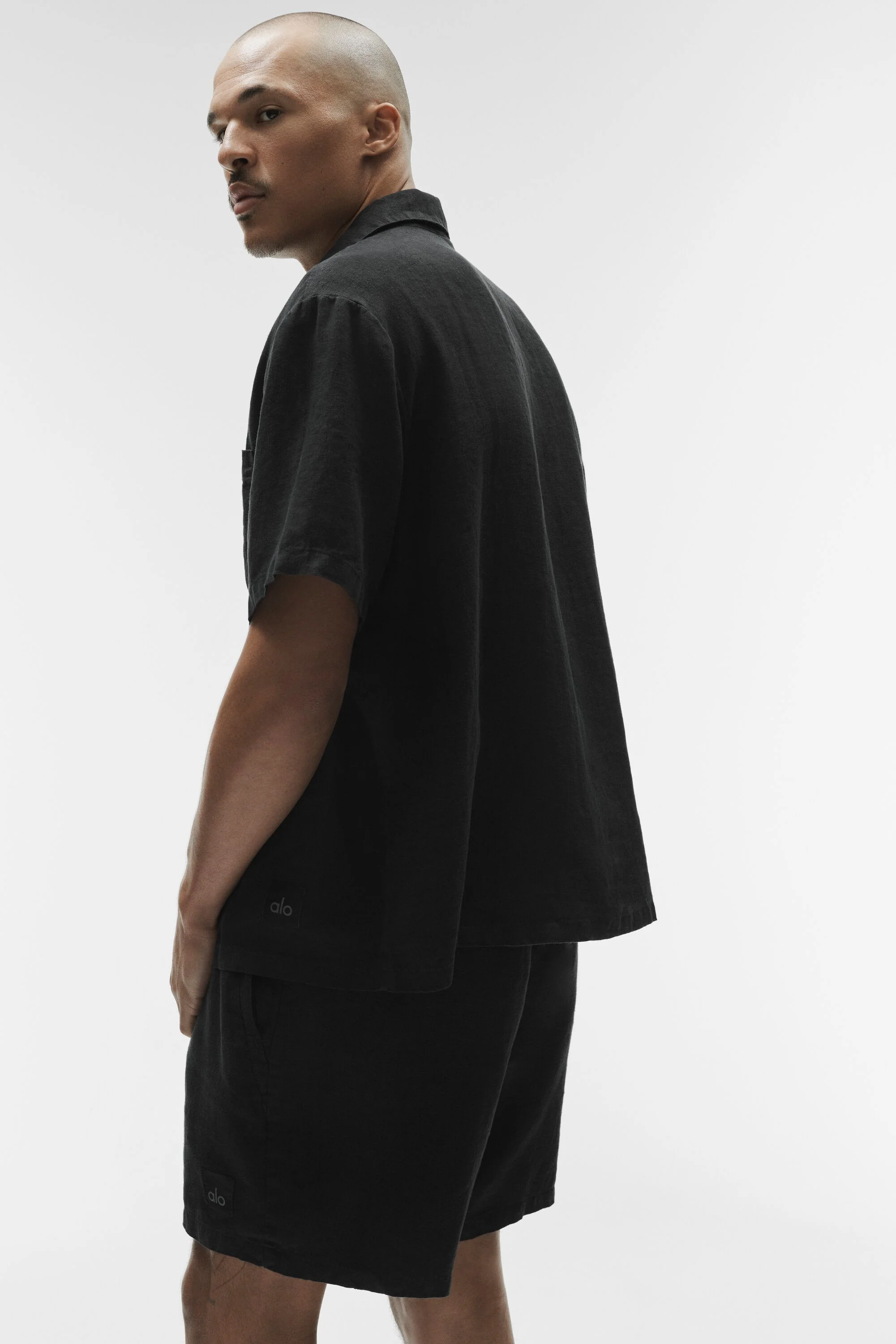Chemise boutonnée à manches courtes Linen Days en noir, coupe boxy