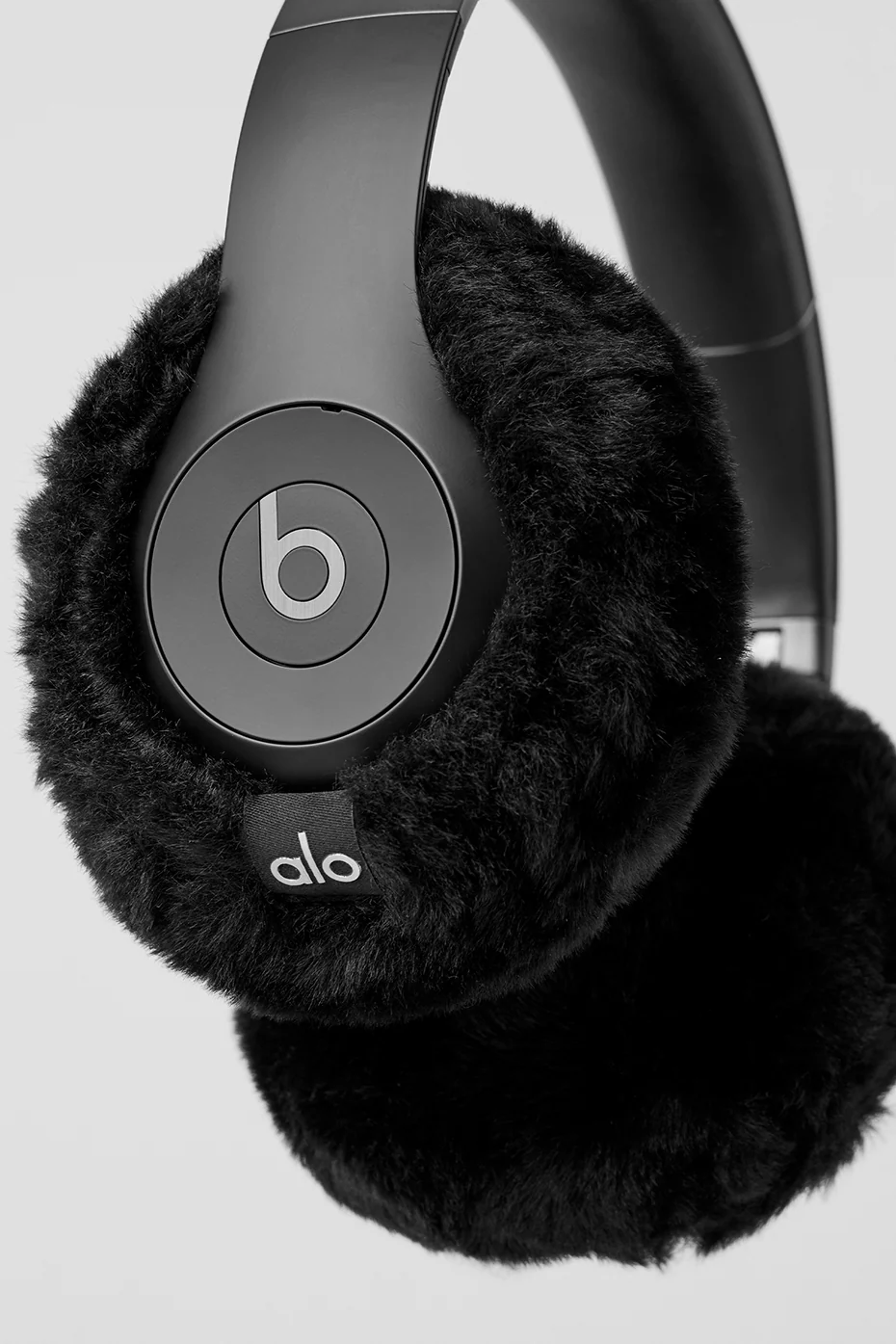 Casque Beats Studio Pro à réduction de bruit noir avec protège-oreilles en cadeau