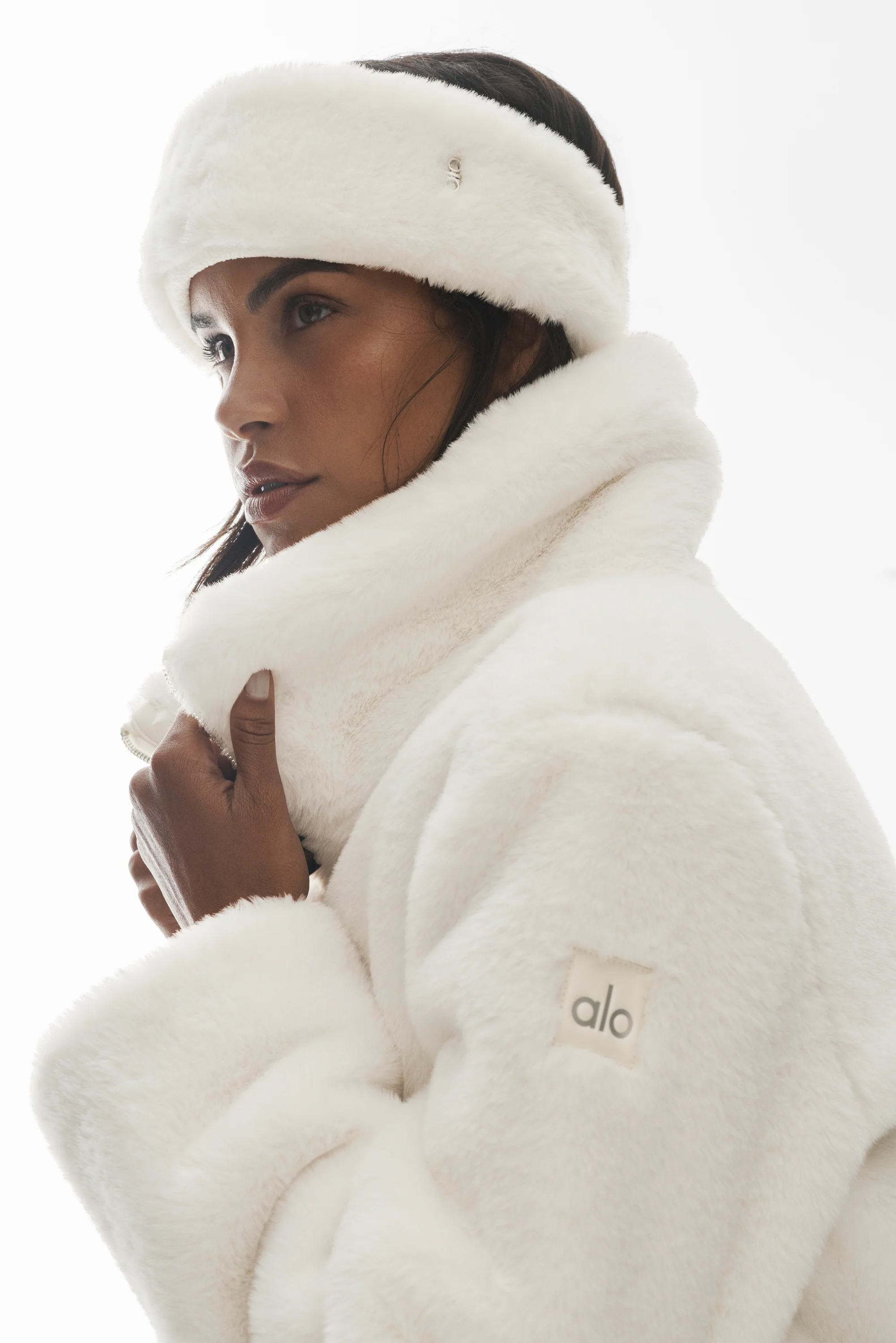 Amore Faux Fur Ear Warmer in Ivory für Kaltwetter-Looks