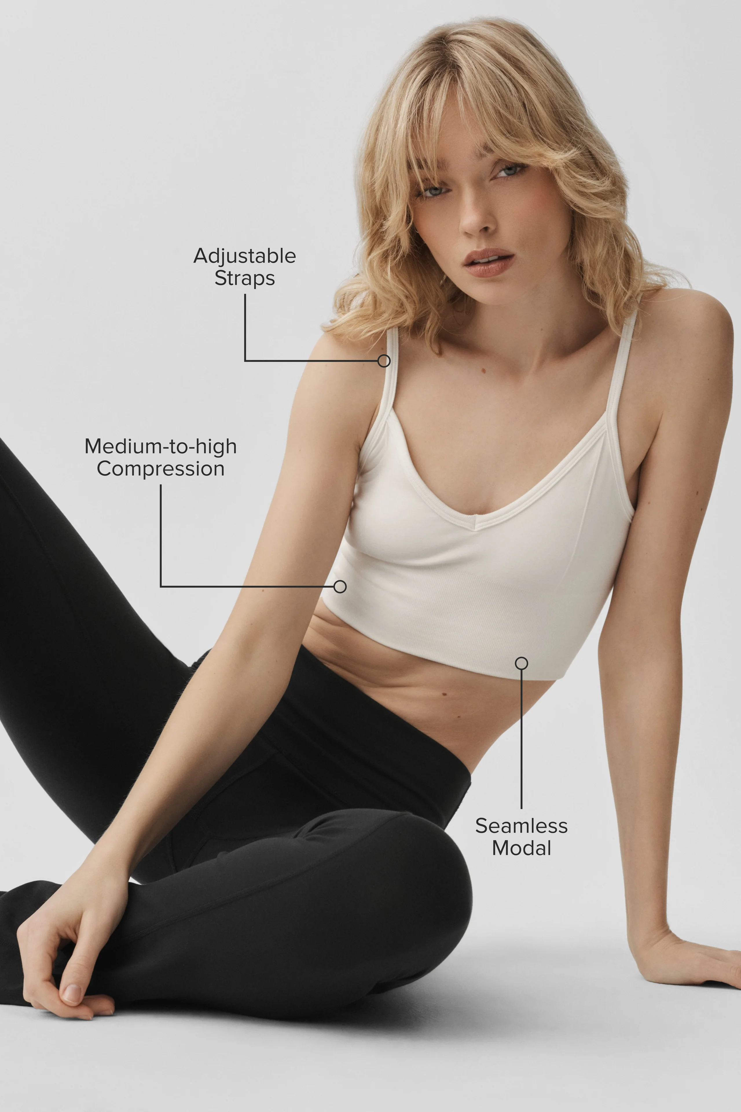 Bralette sin costuras de modal acanalado Delight en marfil