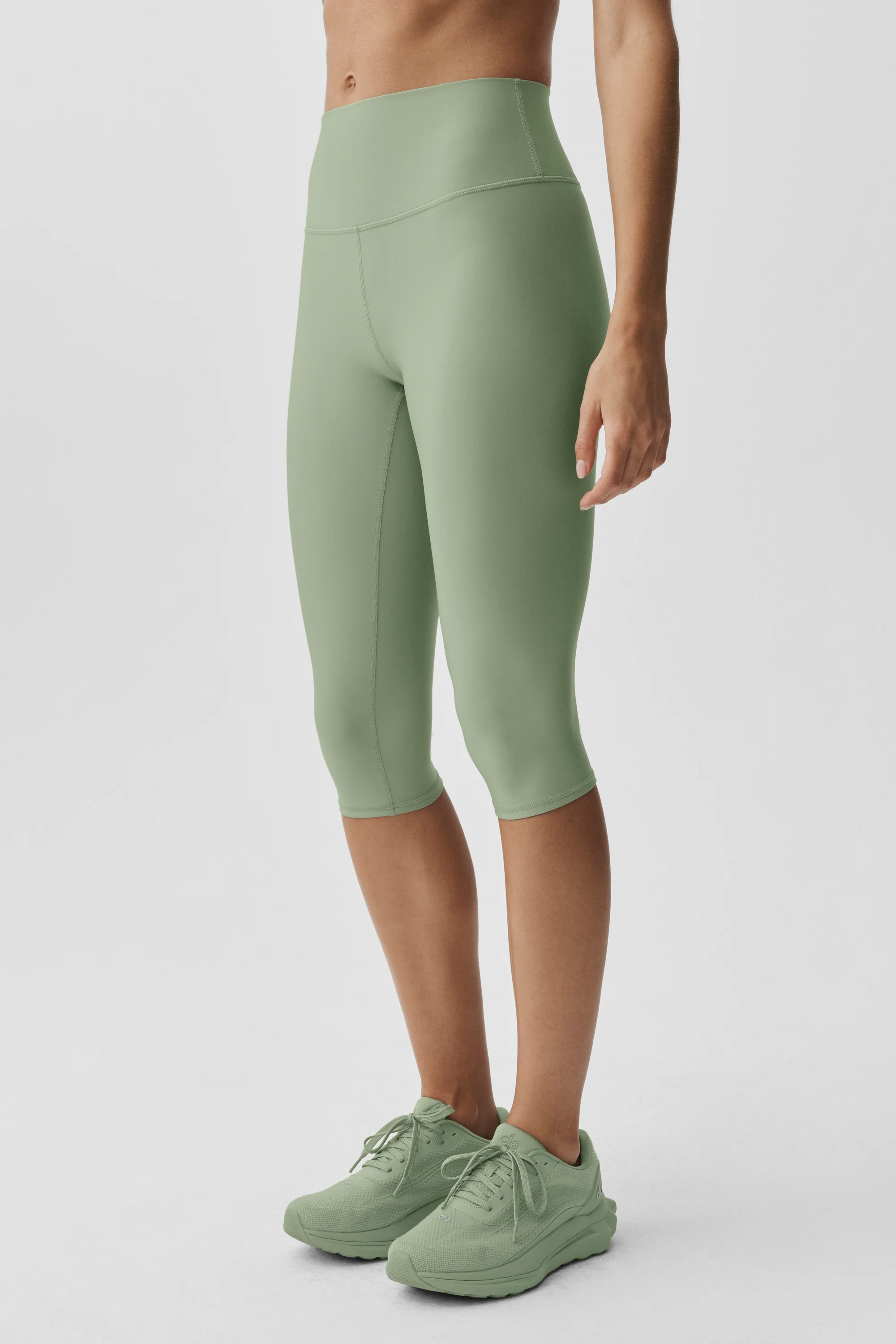 16 Inch High-Waist Airlift Capri Legging in Dune Grass