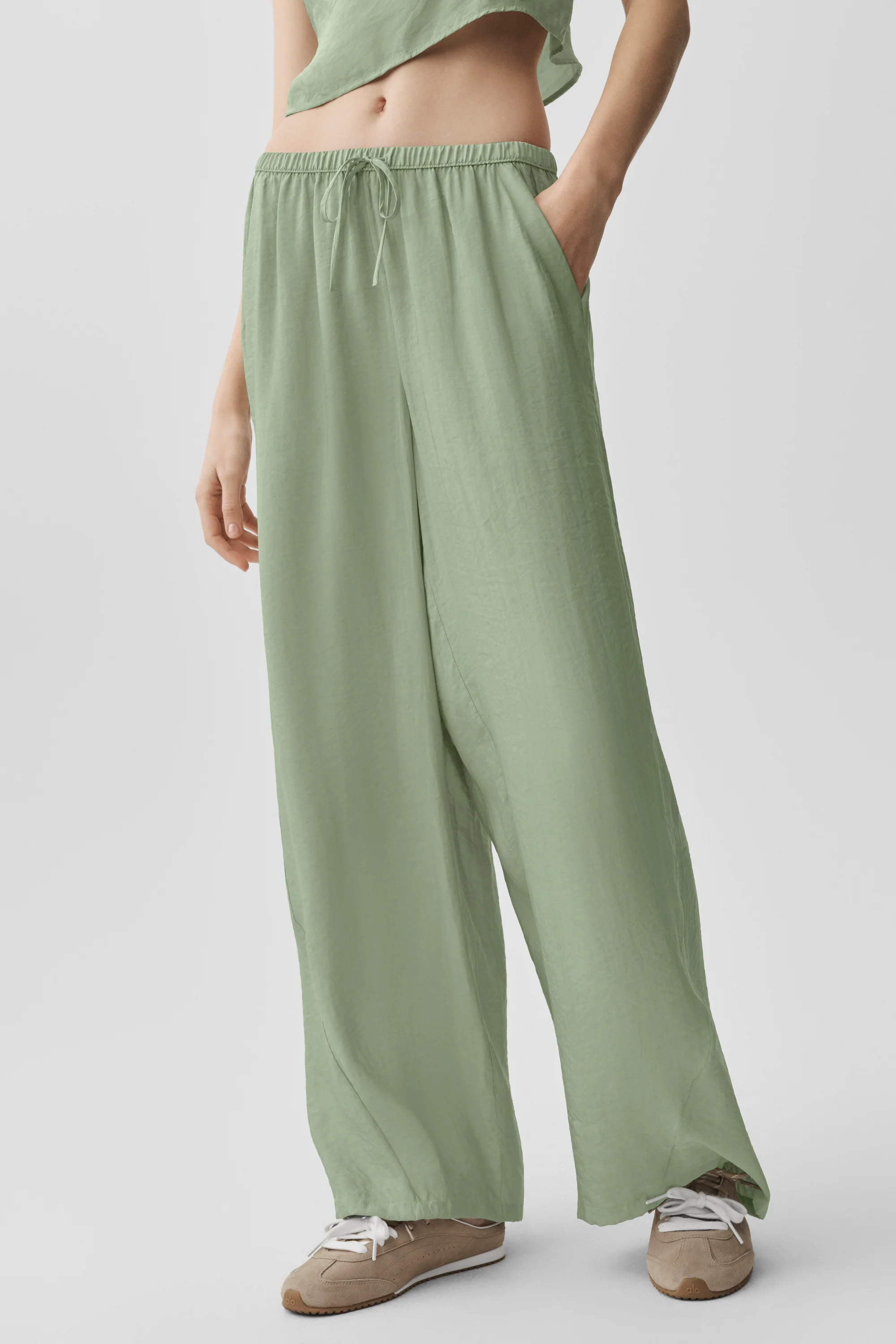 Semi-Sheer Golden Hour High-Waist Straight Leg Hose in Dune Grass