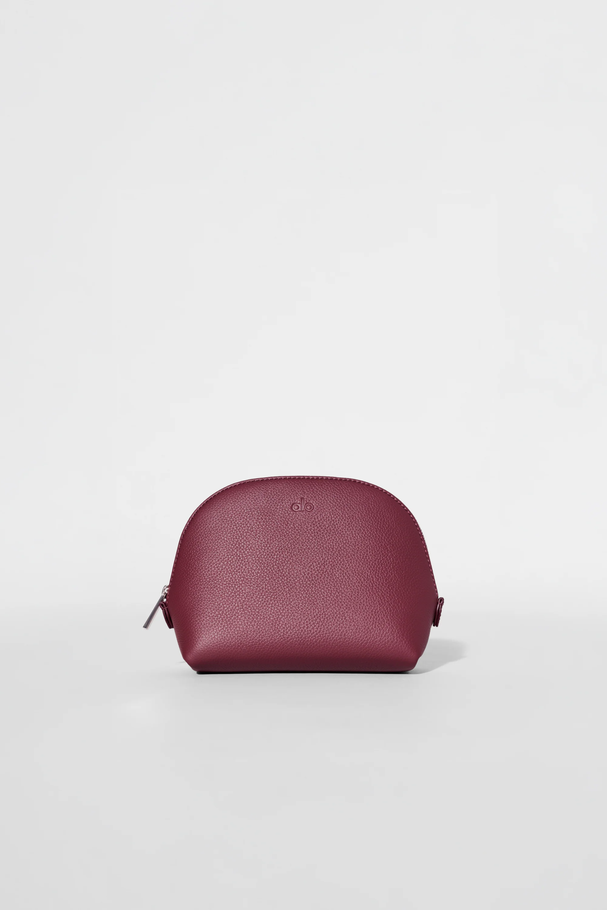 Kleine Crescent Pouch aus Bordeaux-Leder mit Messingreißverschluss