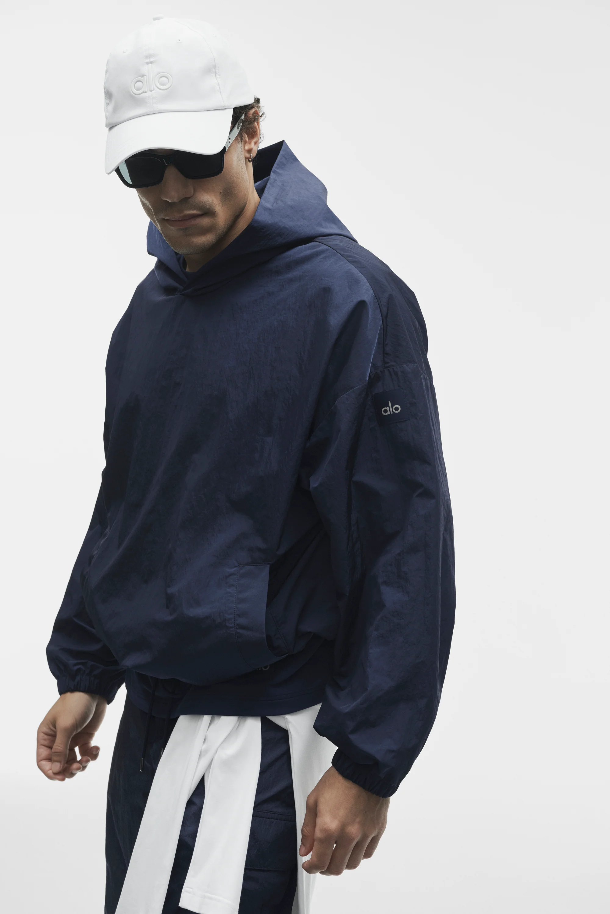 Axis Hooded Pullover in Marineblauw met een Low-Gloss Afwerking