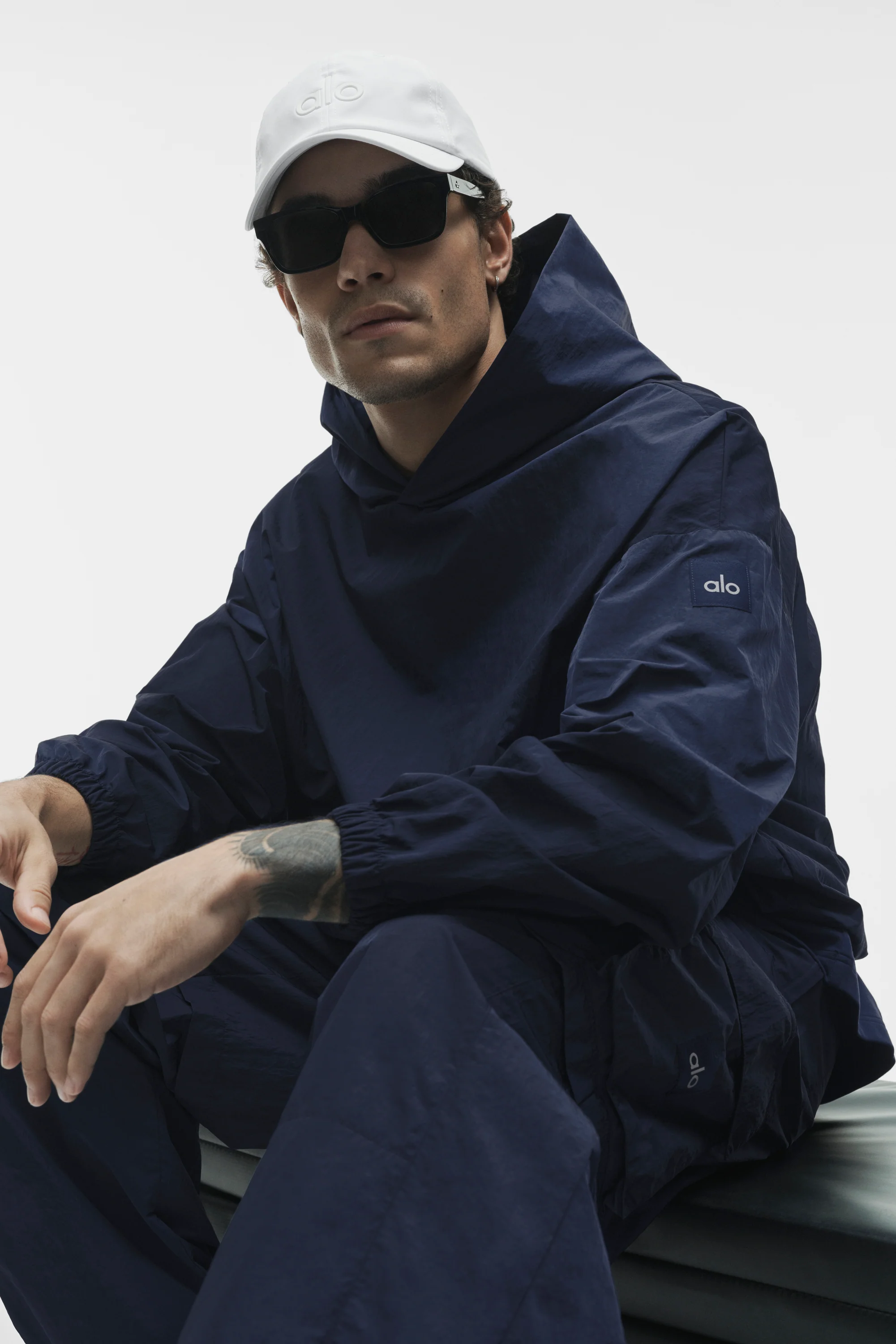 Axis Hooded Pullover in Marineblauw met een Low-Gloss Afwerking
