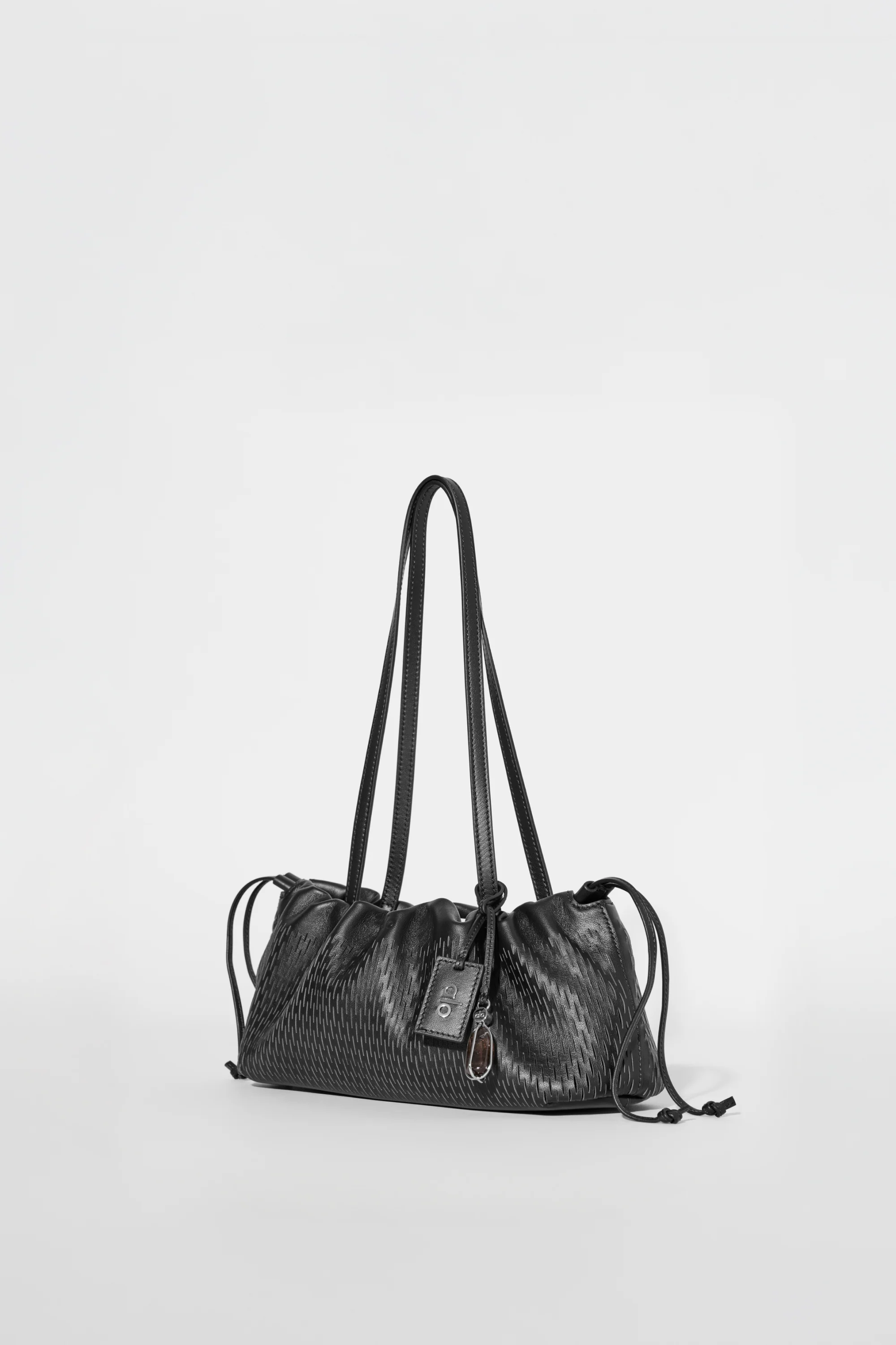 ALO Leather Mesh Mini Unwind Cinch-väska i svart