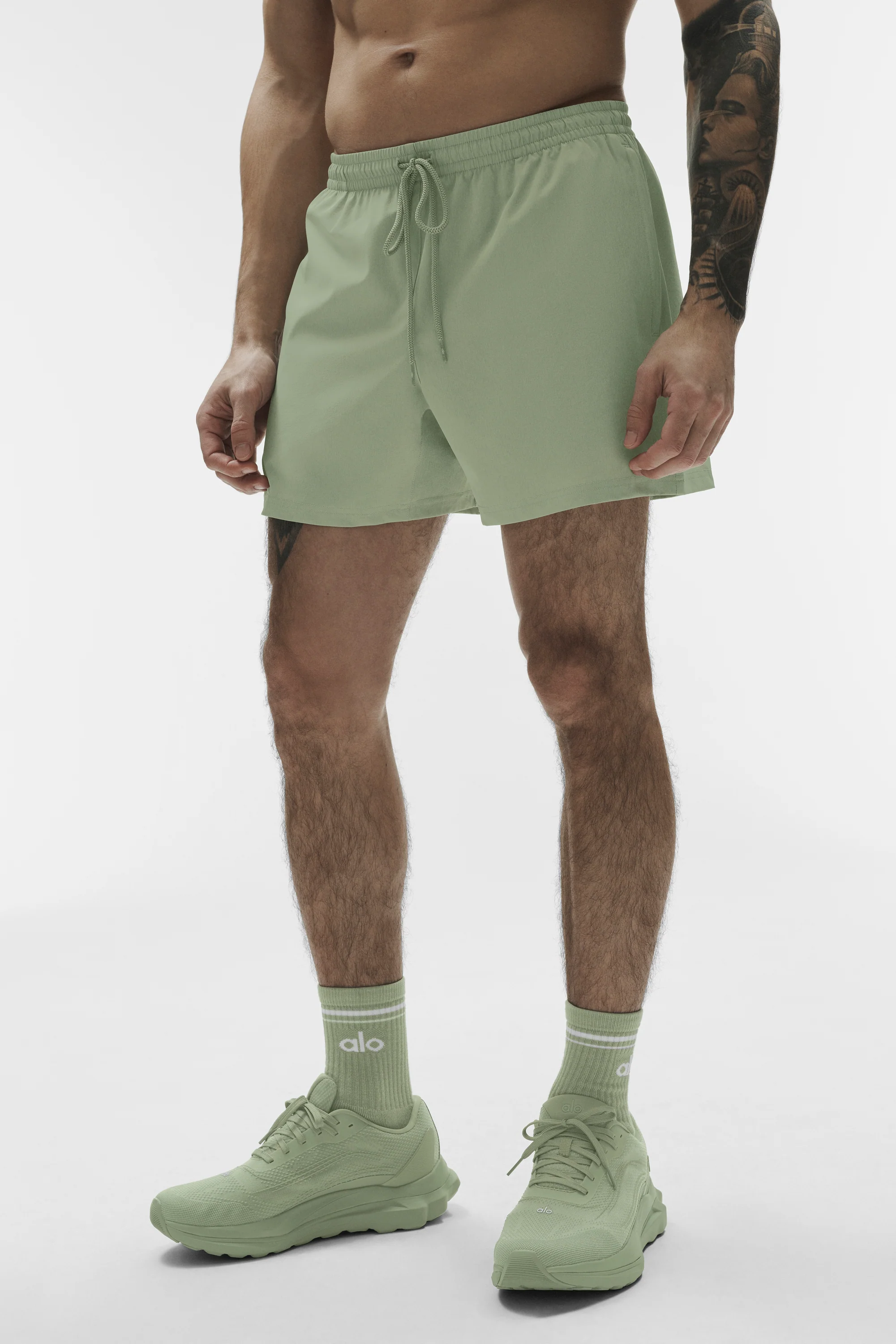 5 Inch Circuit Short in Dune Grass with Zippered Pockets