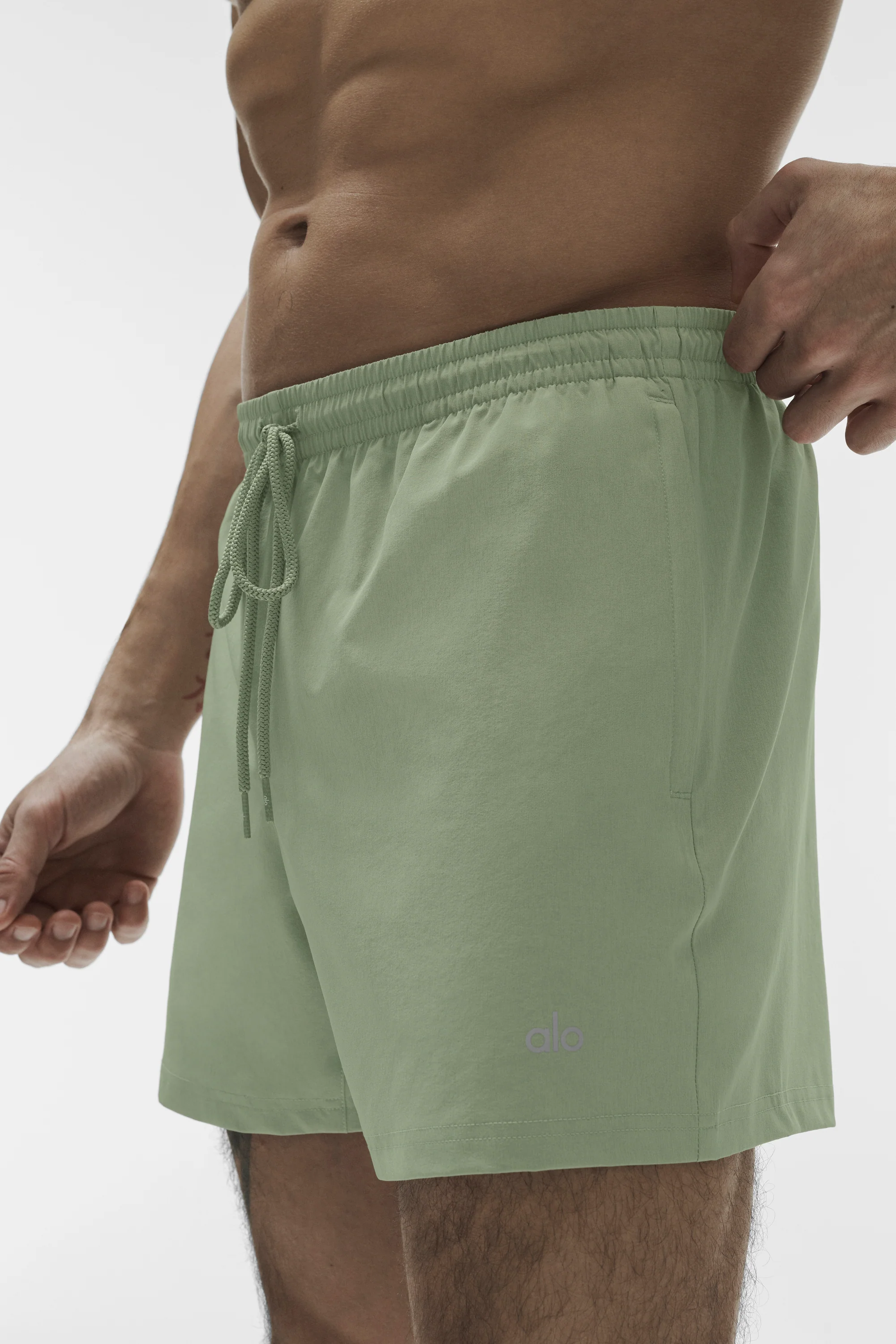 5" Circuit Short in Dune Grass with 5-Inch Inseam and Zip Pockets