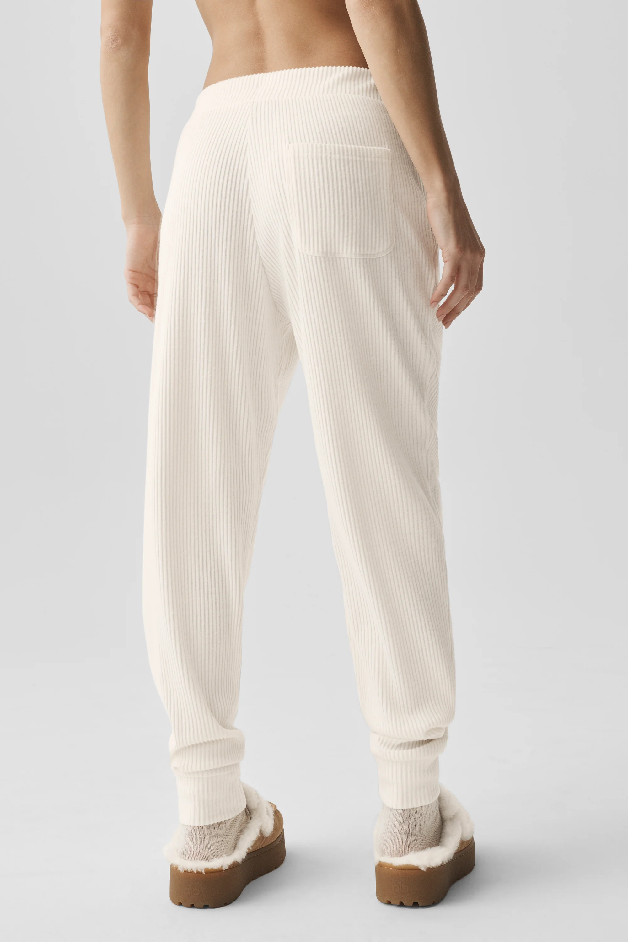 Muse sweatpant in ivoor, zachte wijd geribde jogger