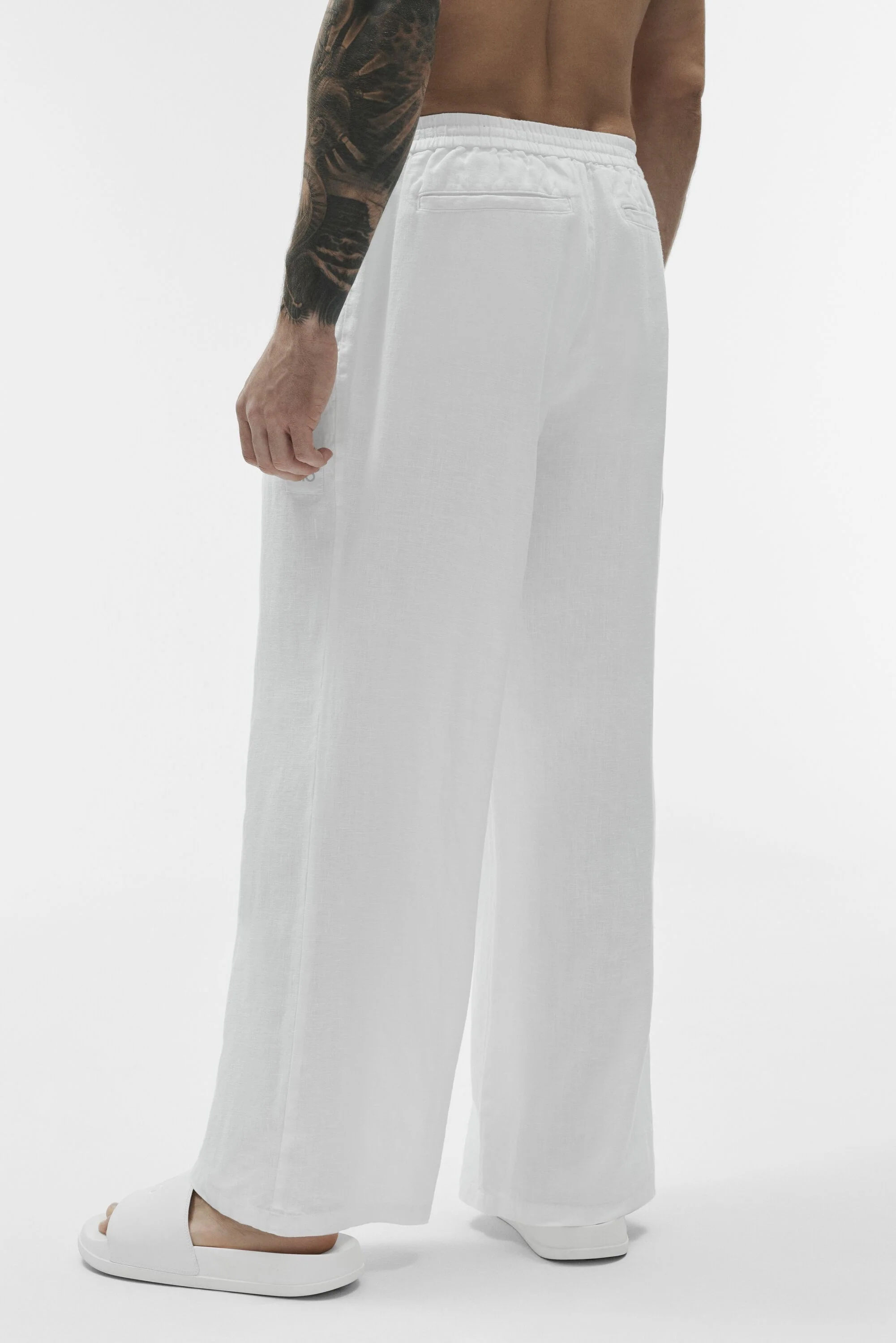 Pantalon droit en lin blanc pour les jours décontractés