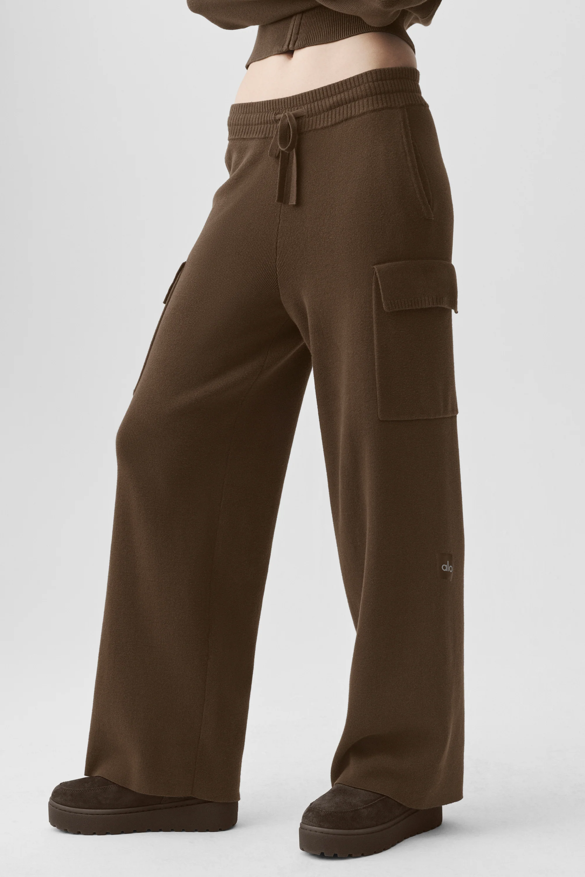 Scholar Knit High-Waist-Cargohose in Espresso
