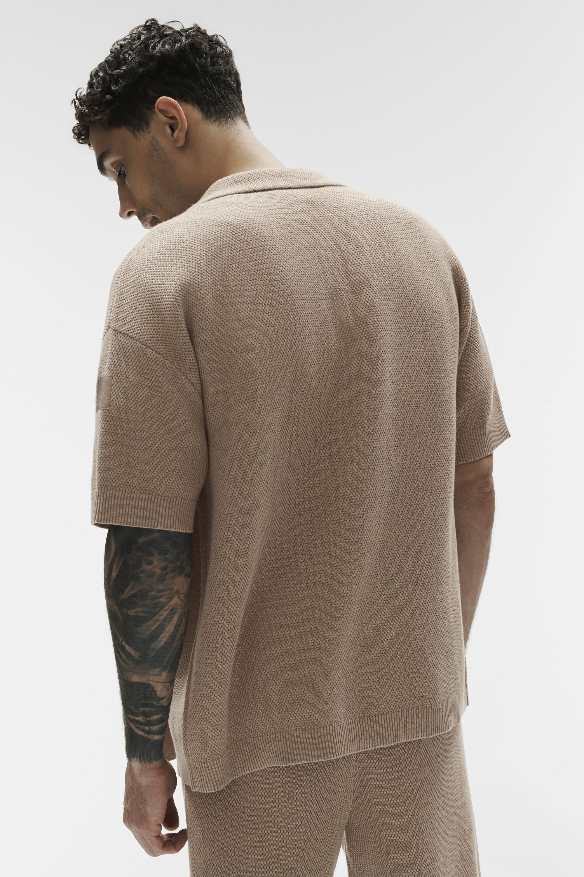 Chemise boutonnée à manches courtes en maille pull Sports Club coloris Gravel