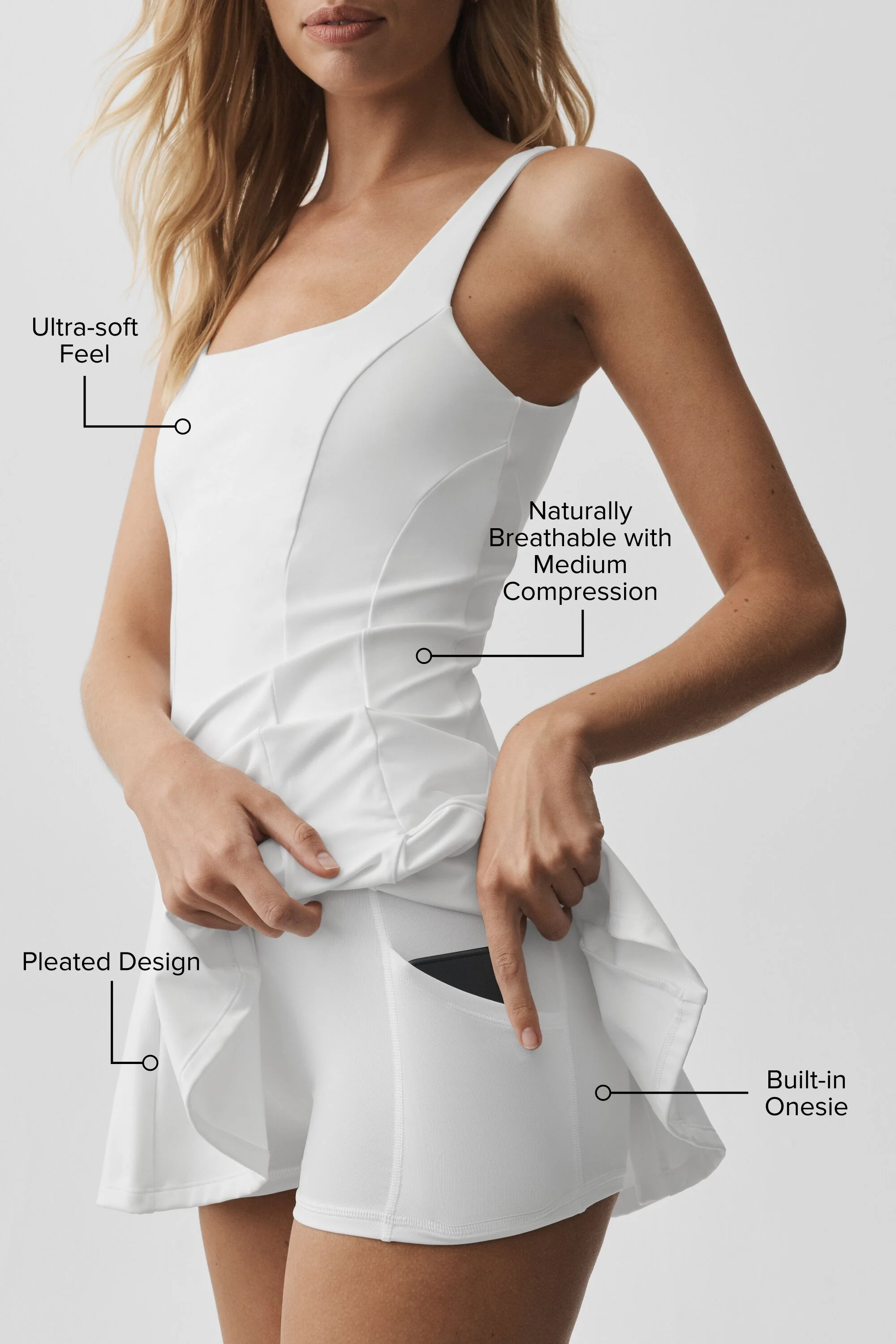 ALO Softsculpt Topspin Tennis-Kleid in Weiß für Spieltage