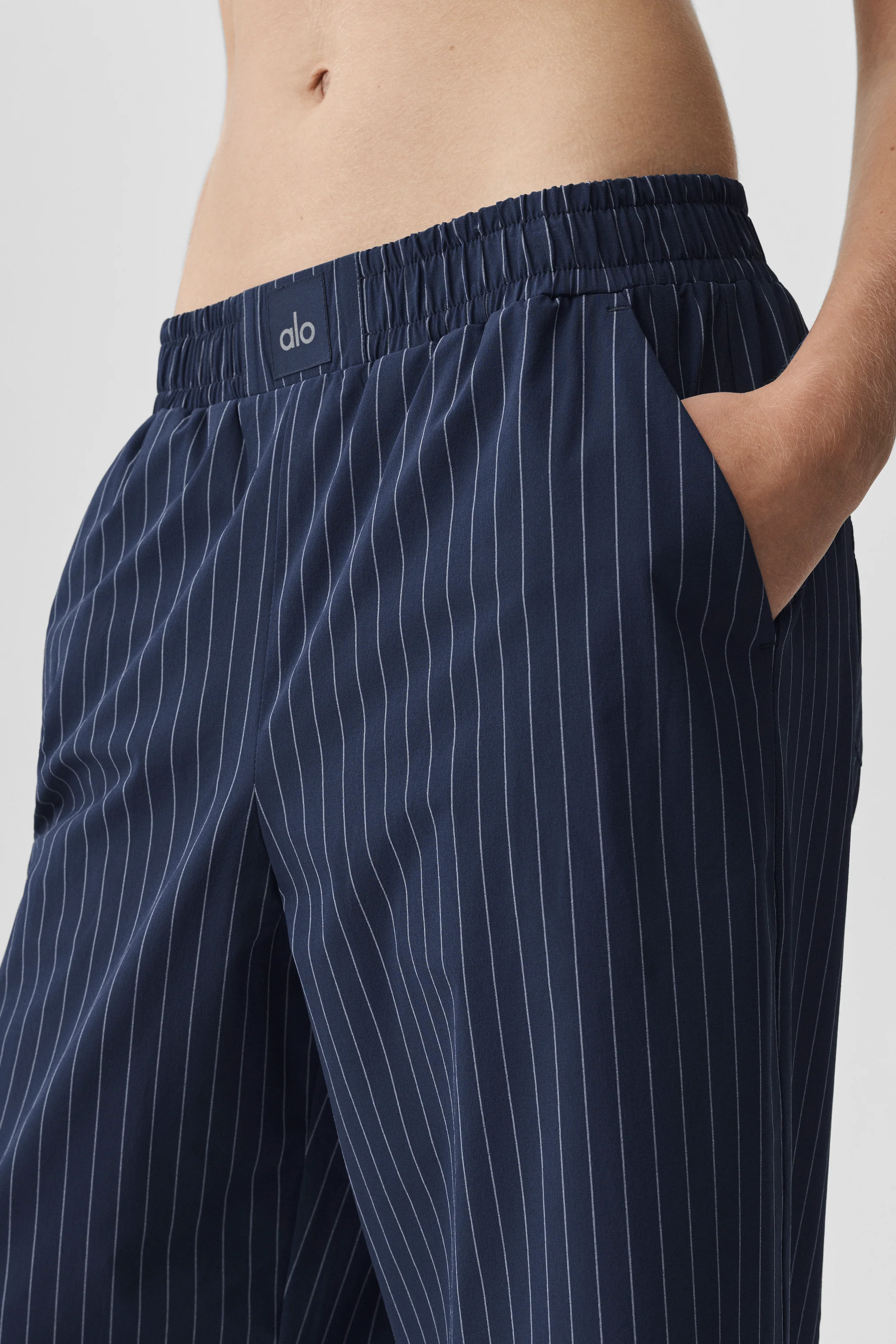 Pinstripe Daylight Boxer Pant lang in Navy und Elfenbein