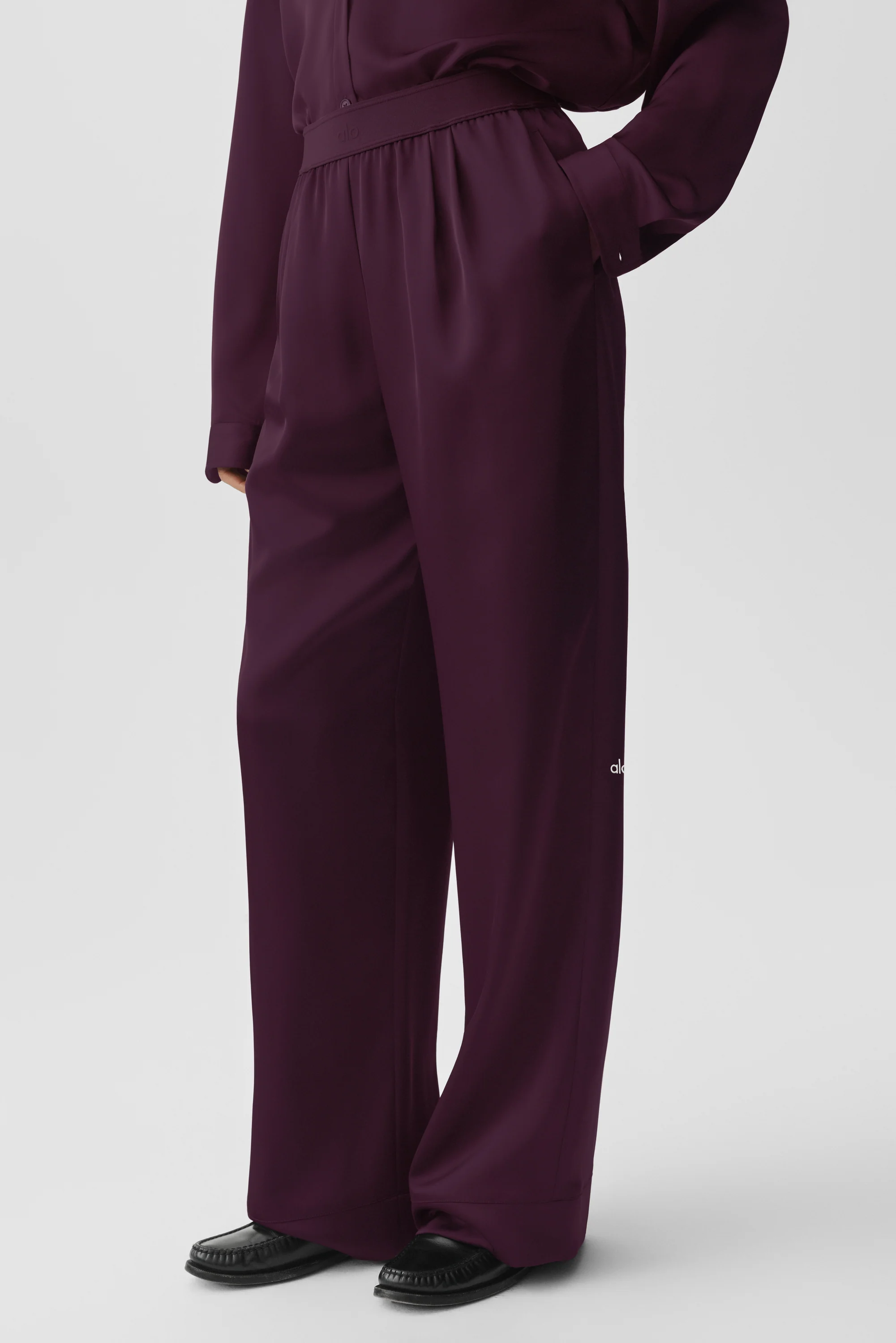 Satin High-Waist Smooth Talker Pant Regular in Rich Bordeaux