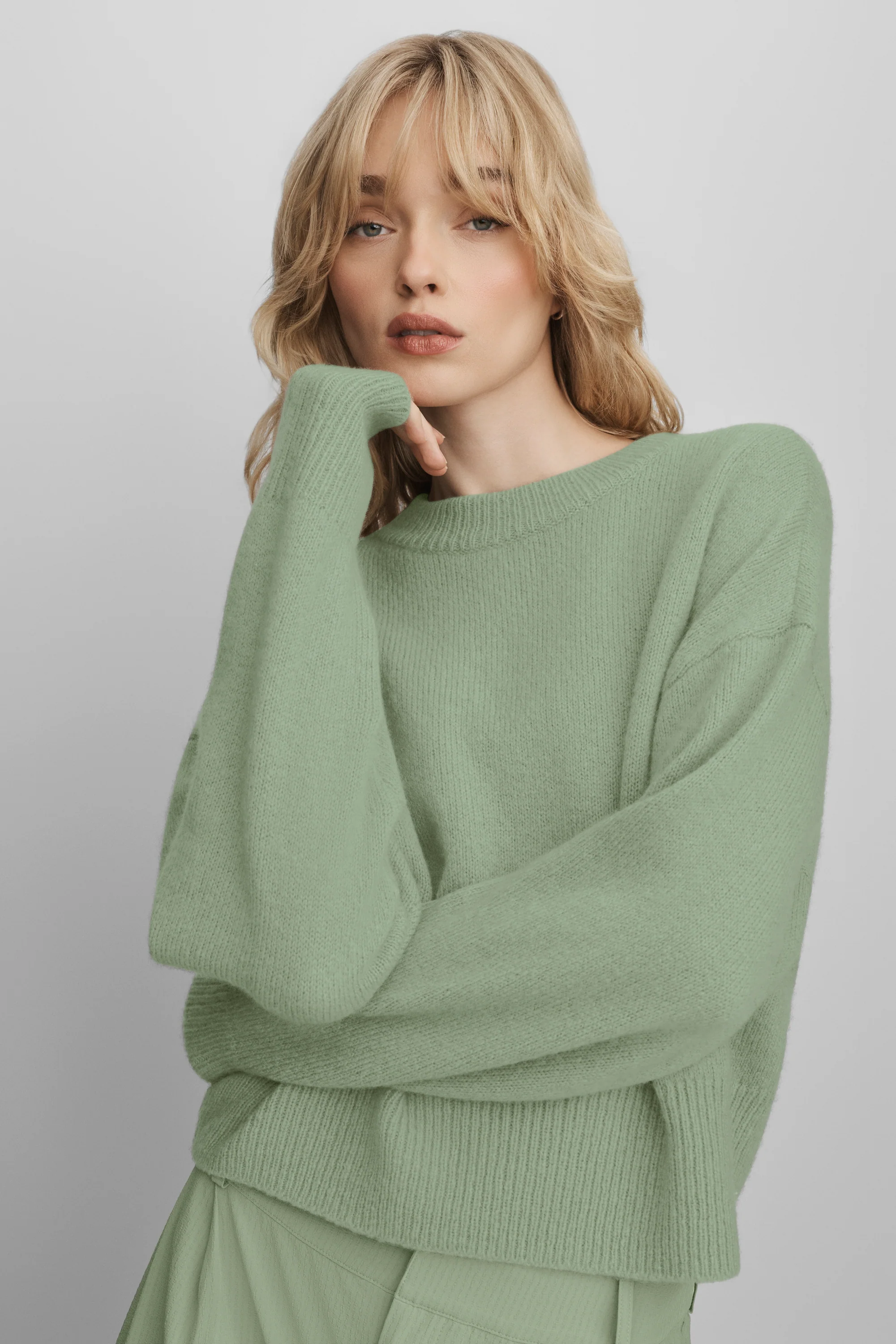 Wool Cashmere Cropped New Class Crewneck Sweater in Dune Grass