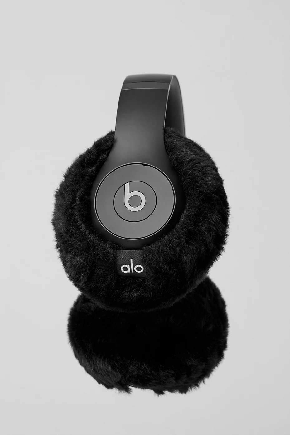 Casque Beats Studio Pro à réduction de bruit noir avec protège-oreilles en cadeau