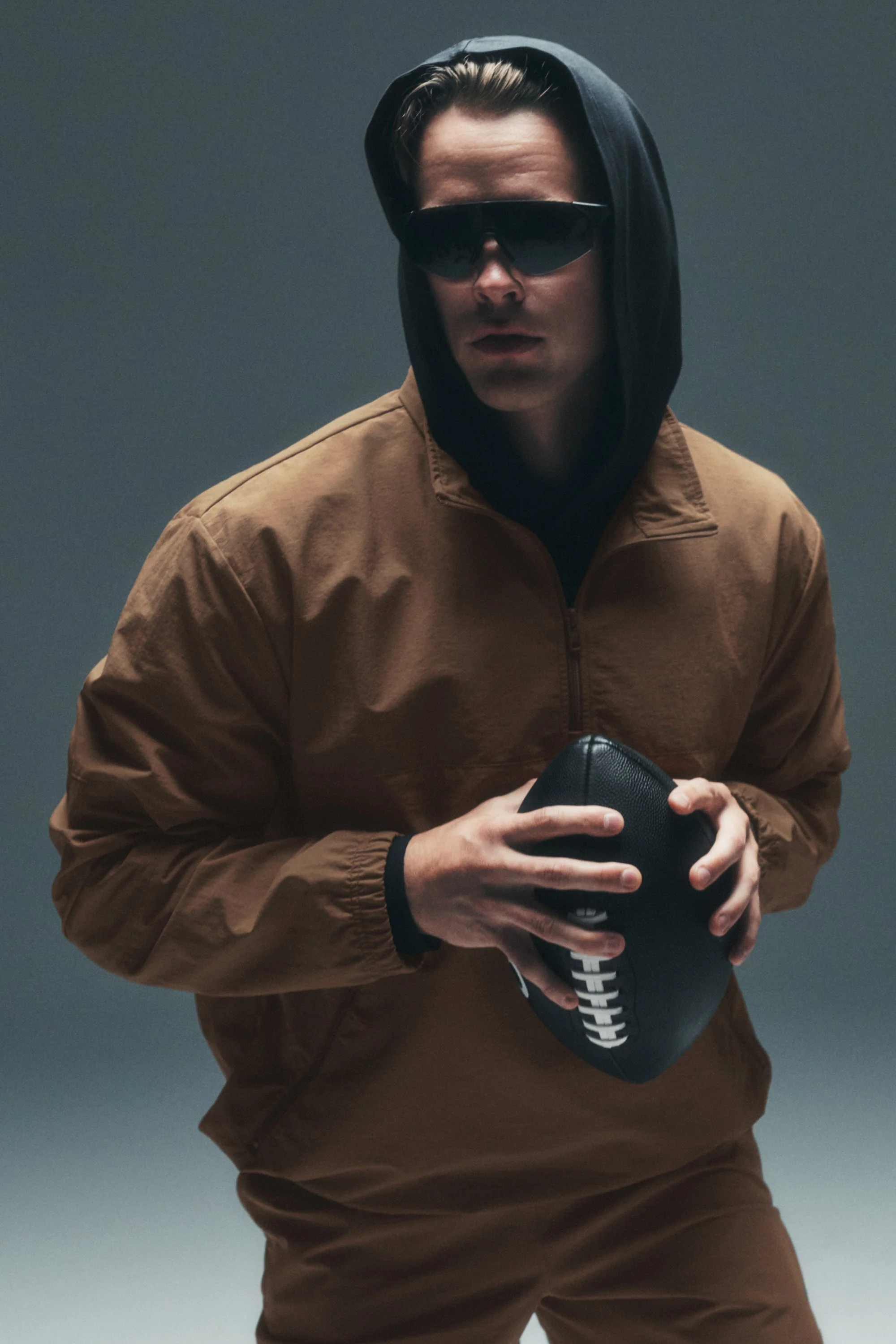 Light Weight Takeaway Track Pullover in Java Brown