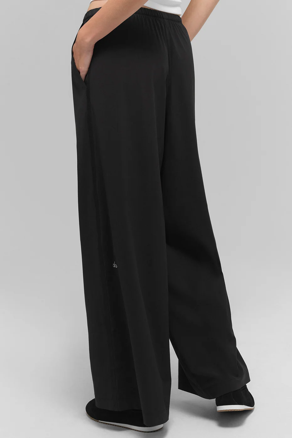 AloBreezy Wide Leg Pant Regular in Black with 30 Inch Inseam