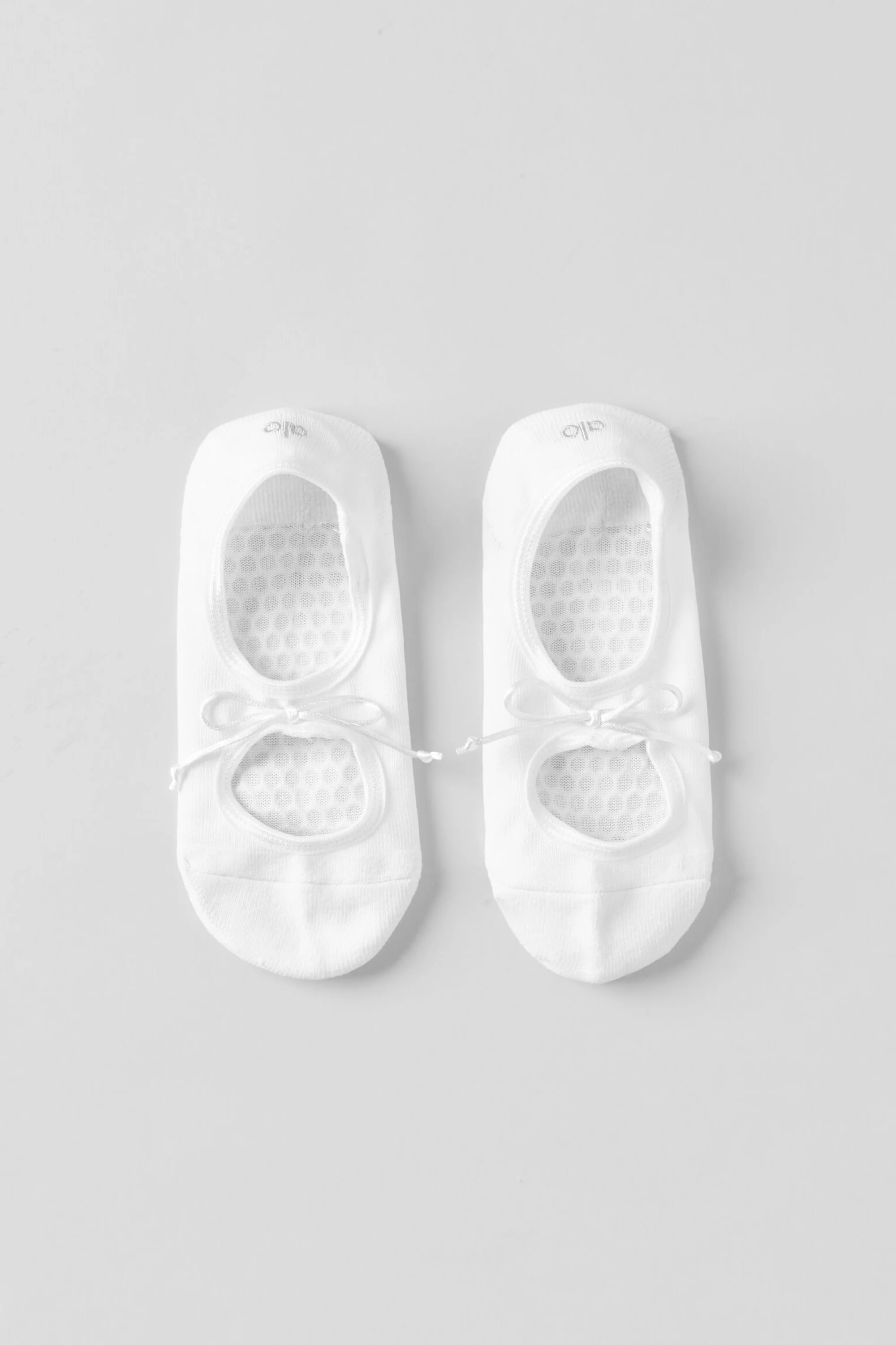 Ballet Grip Sock in White with No-Slip Sole and Bow Detail