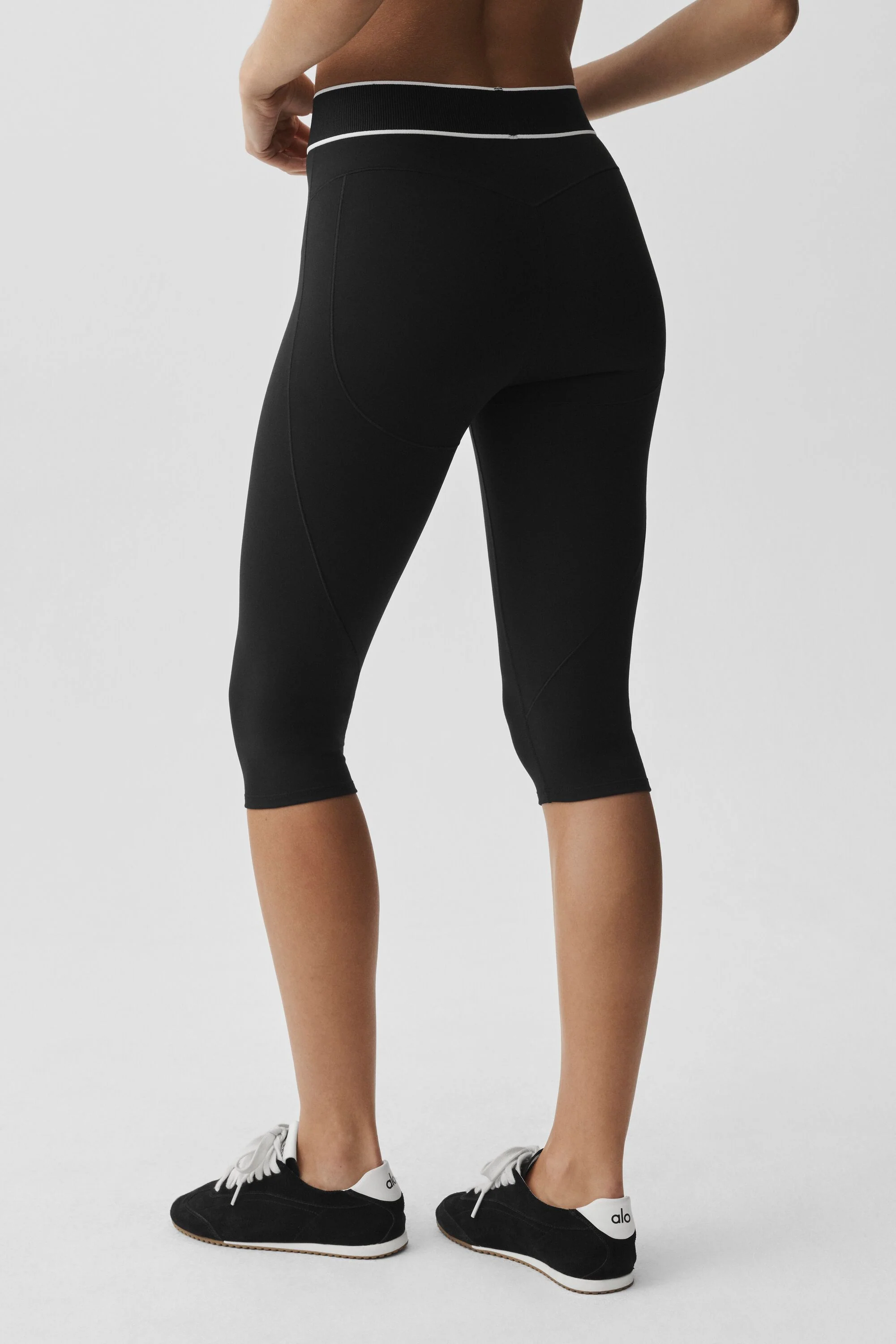 ALO Softsculpt High-Waist Amp It Up Capri in Black, 16-Inch Innenbeinlänge