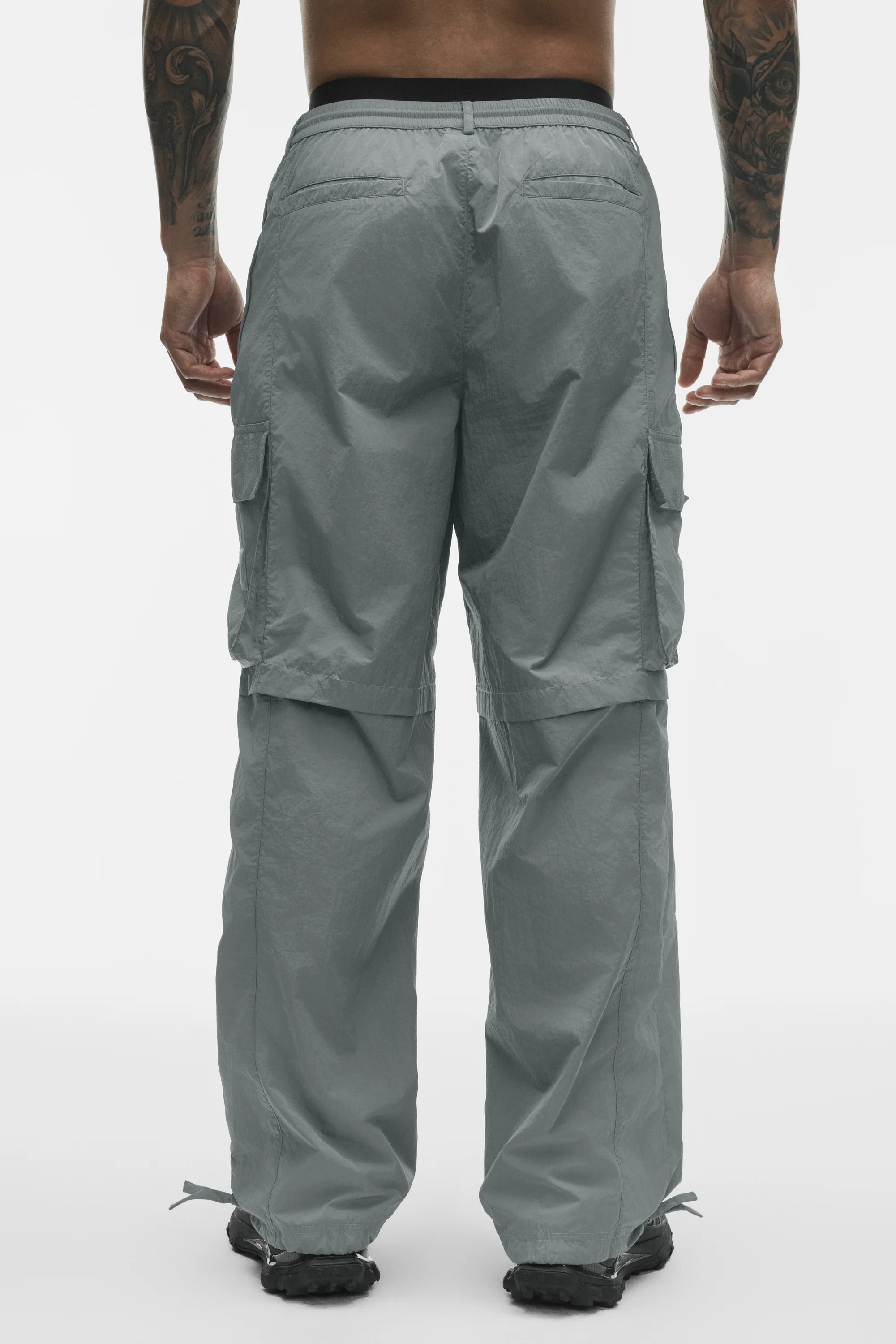 Pantalone cargo Axis in Monument con tasche utility