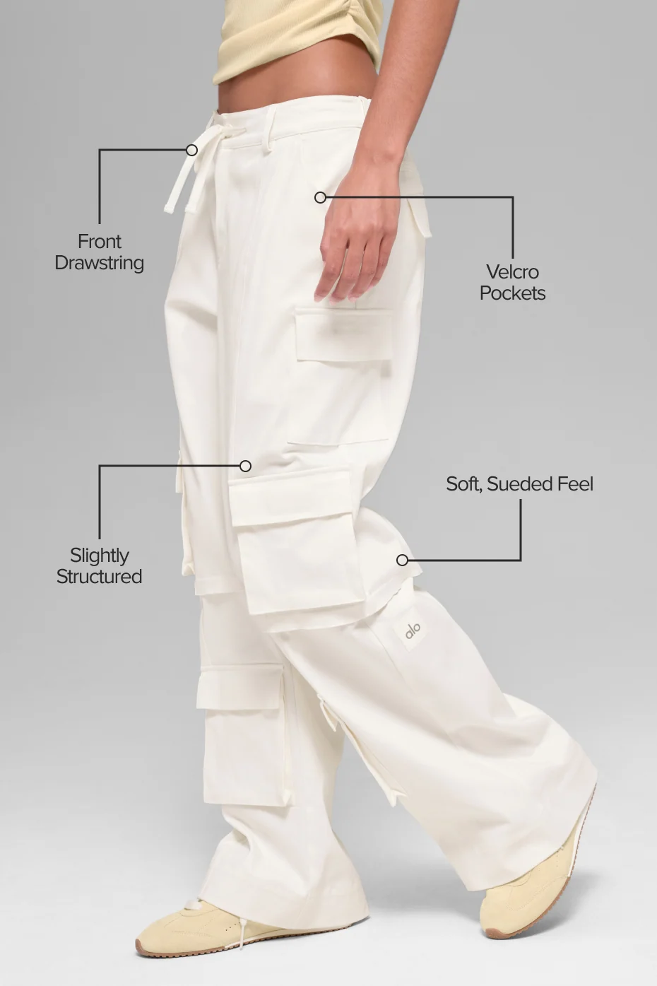 Mid-Rise Scout Cargo-Hose in Ivory mit Relaxed Fit und Kordelzug