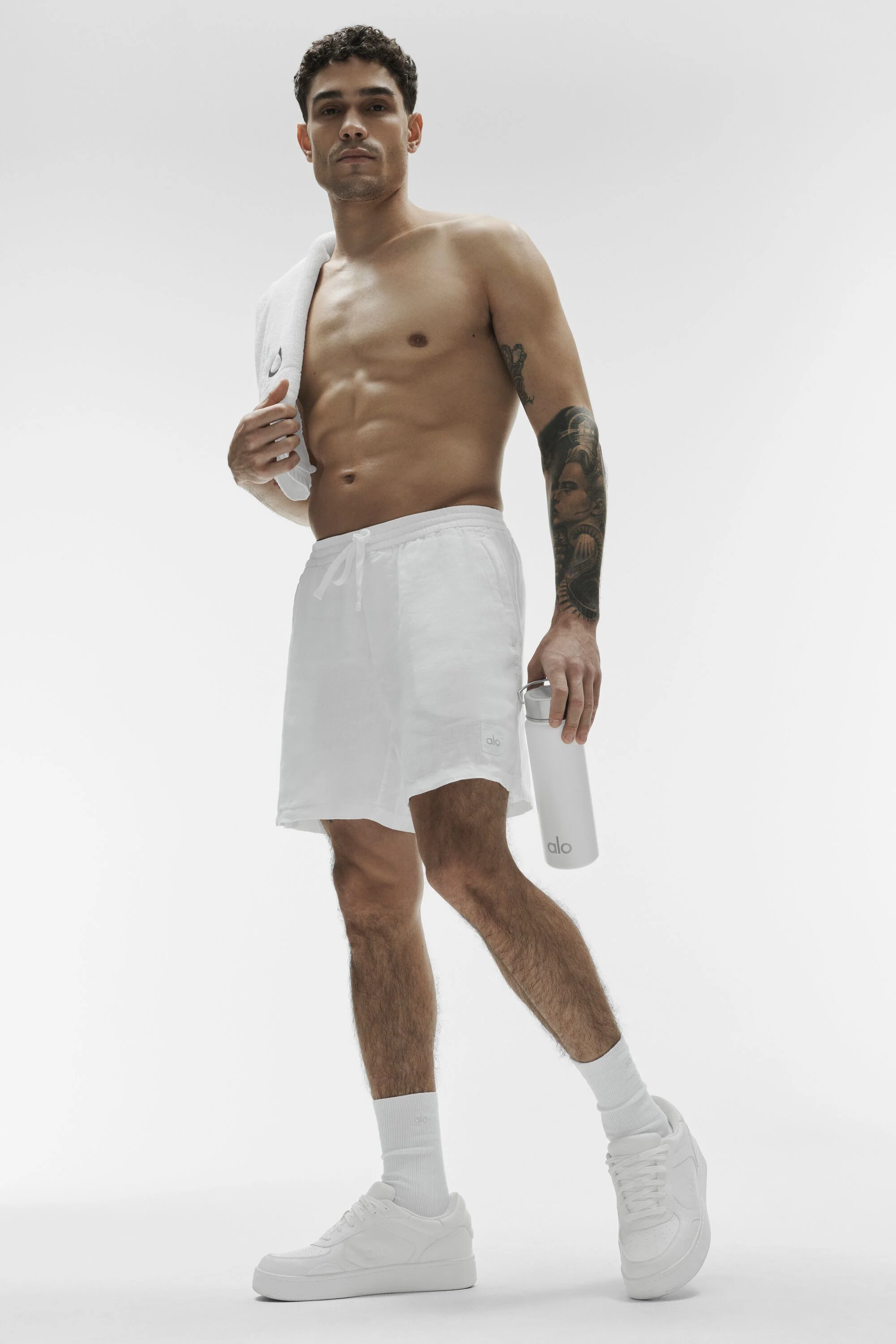 Alo Yoga 7" Linen Days Short i vitt för män