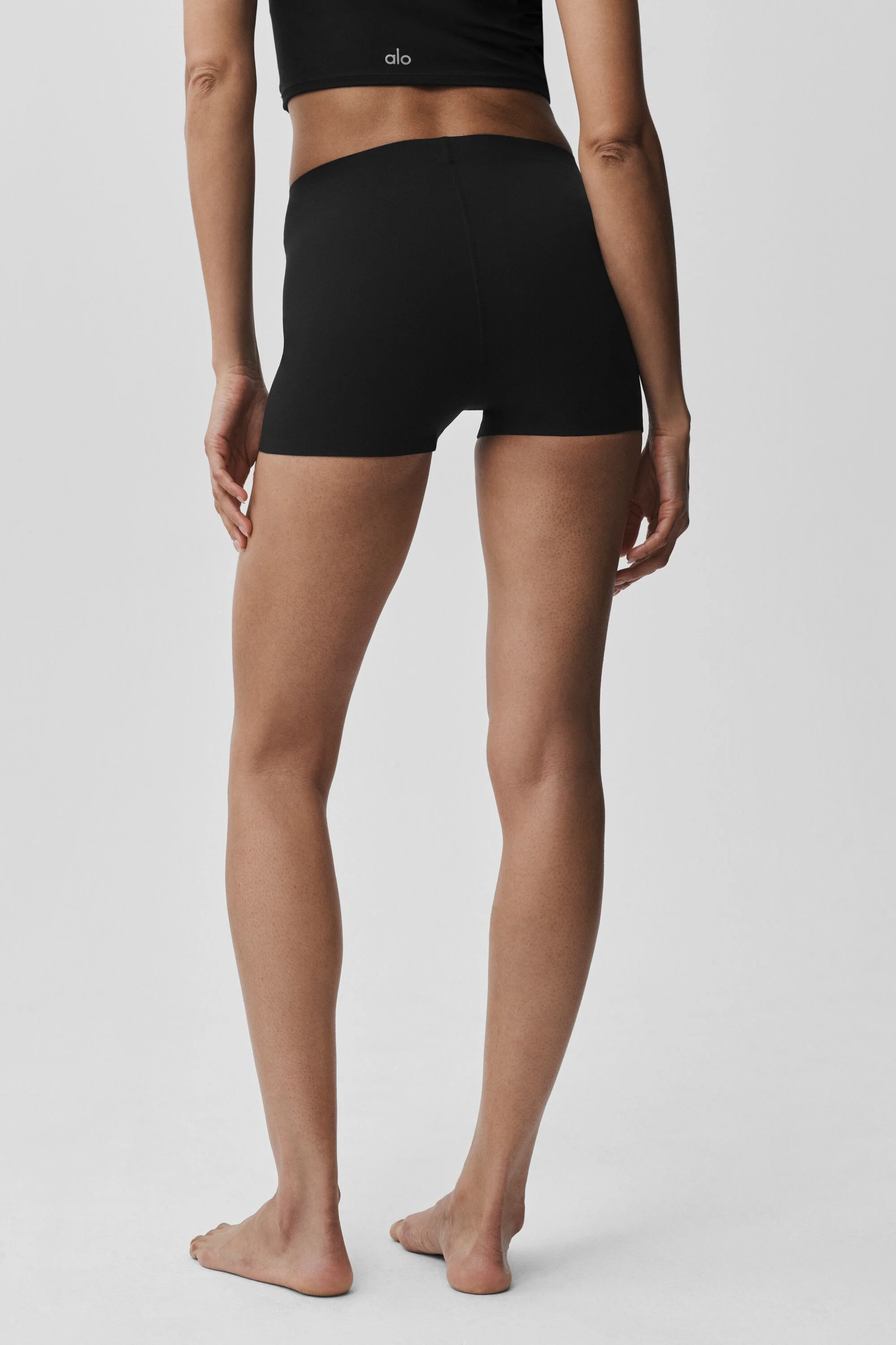 2" ALO Softsculpt Mid-Rise Short in Black