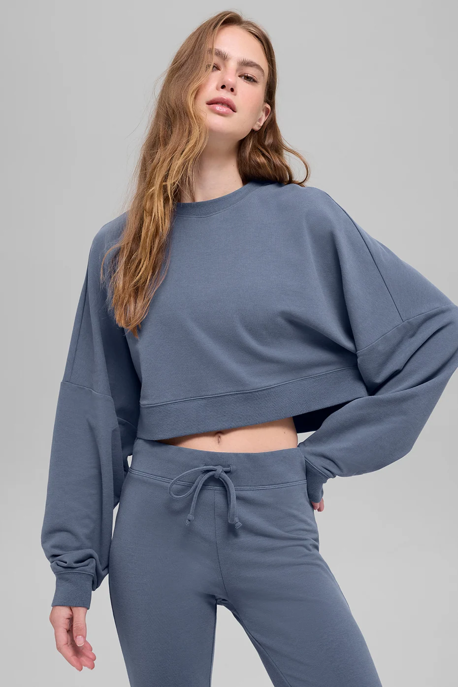 Cropped Sway Crew Neck Pullover in Bluestone