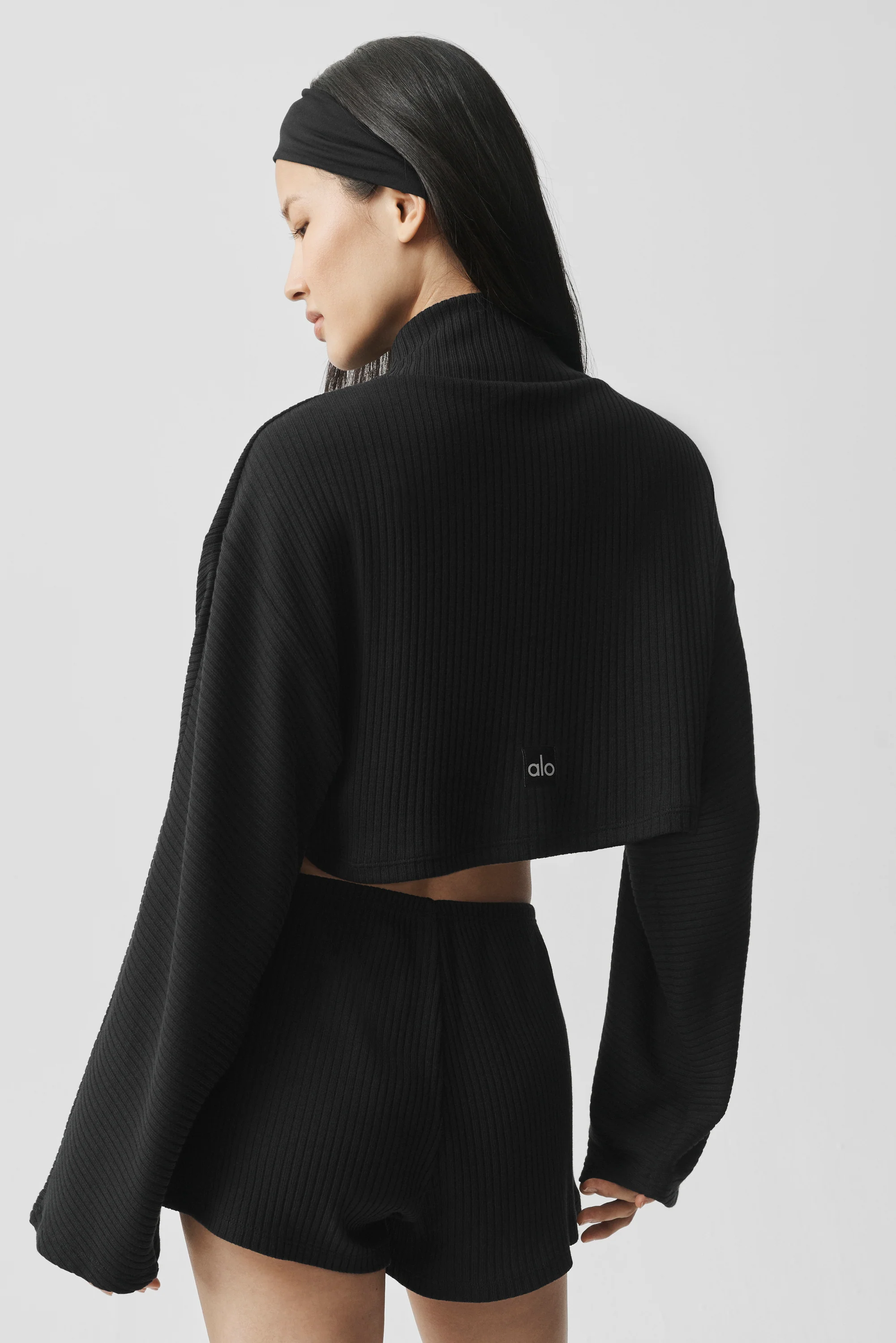 Ribbed Cropped Reset Long Sleeve Top in Black