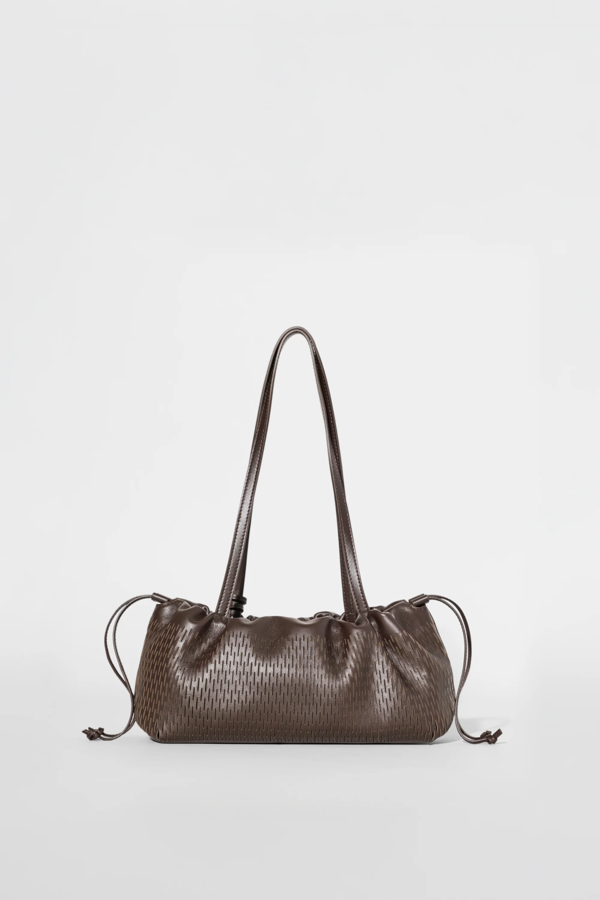 ALO Leather Mesh Mini Unwind Cinch-väska i espresso