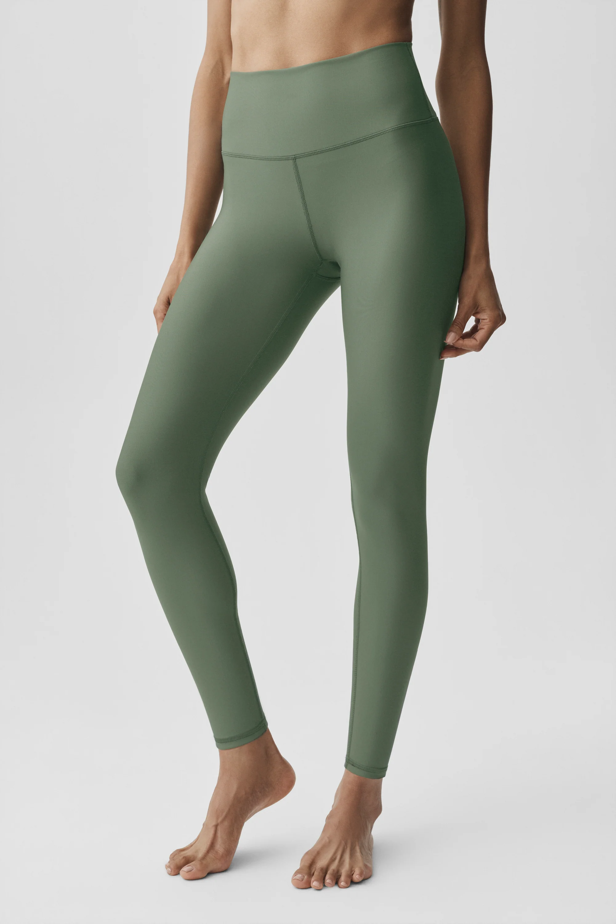 7/8-Leggings „High-Waist Airlift“ in Bamboo Green – formende Leggings mit Glanz