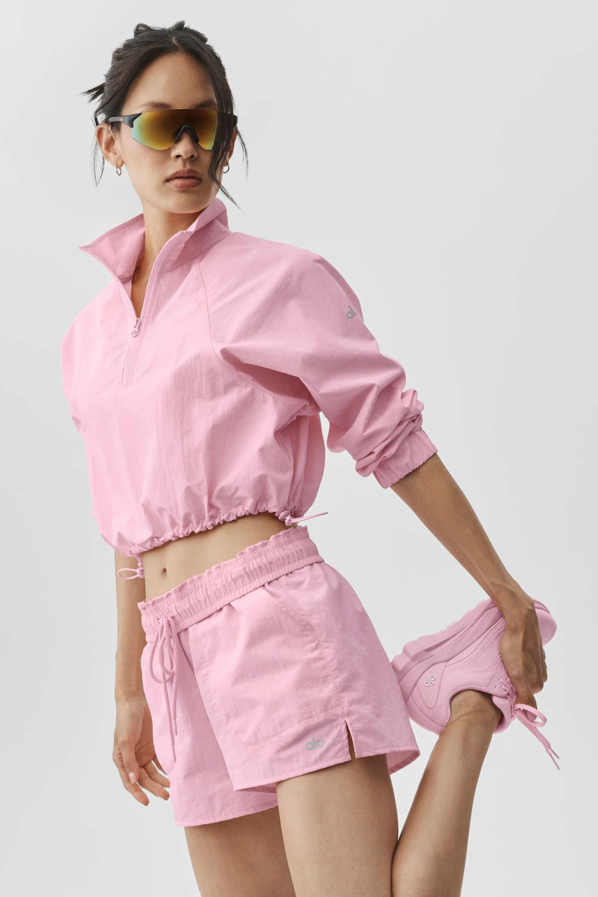 Cropped 1/4-zip Alumni-pullover i Pink Marshmallow Crinkle Woven