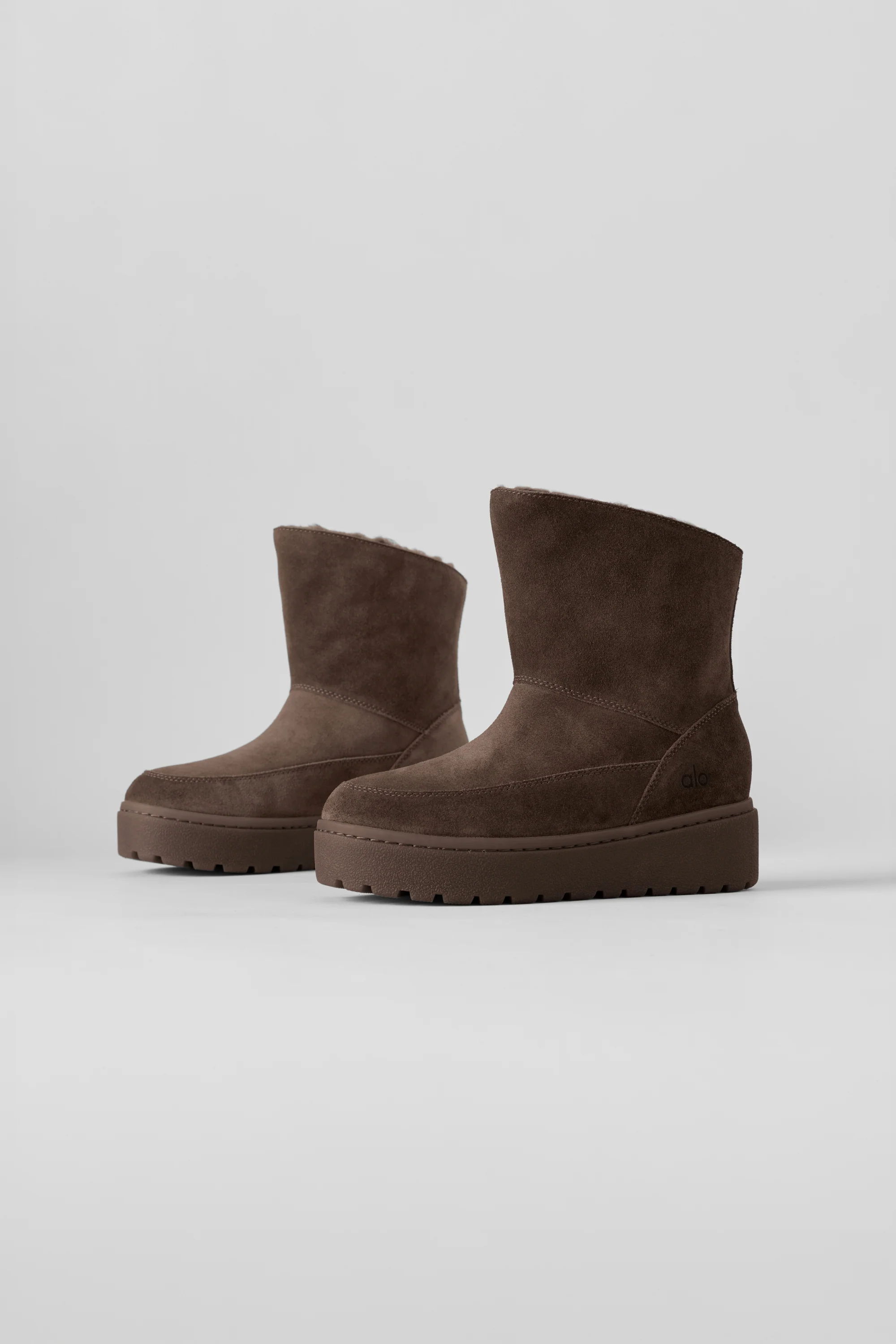 ALO Malibu Boot in Espresso-Wildleder mit Kunstfellfutter