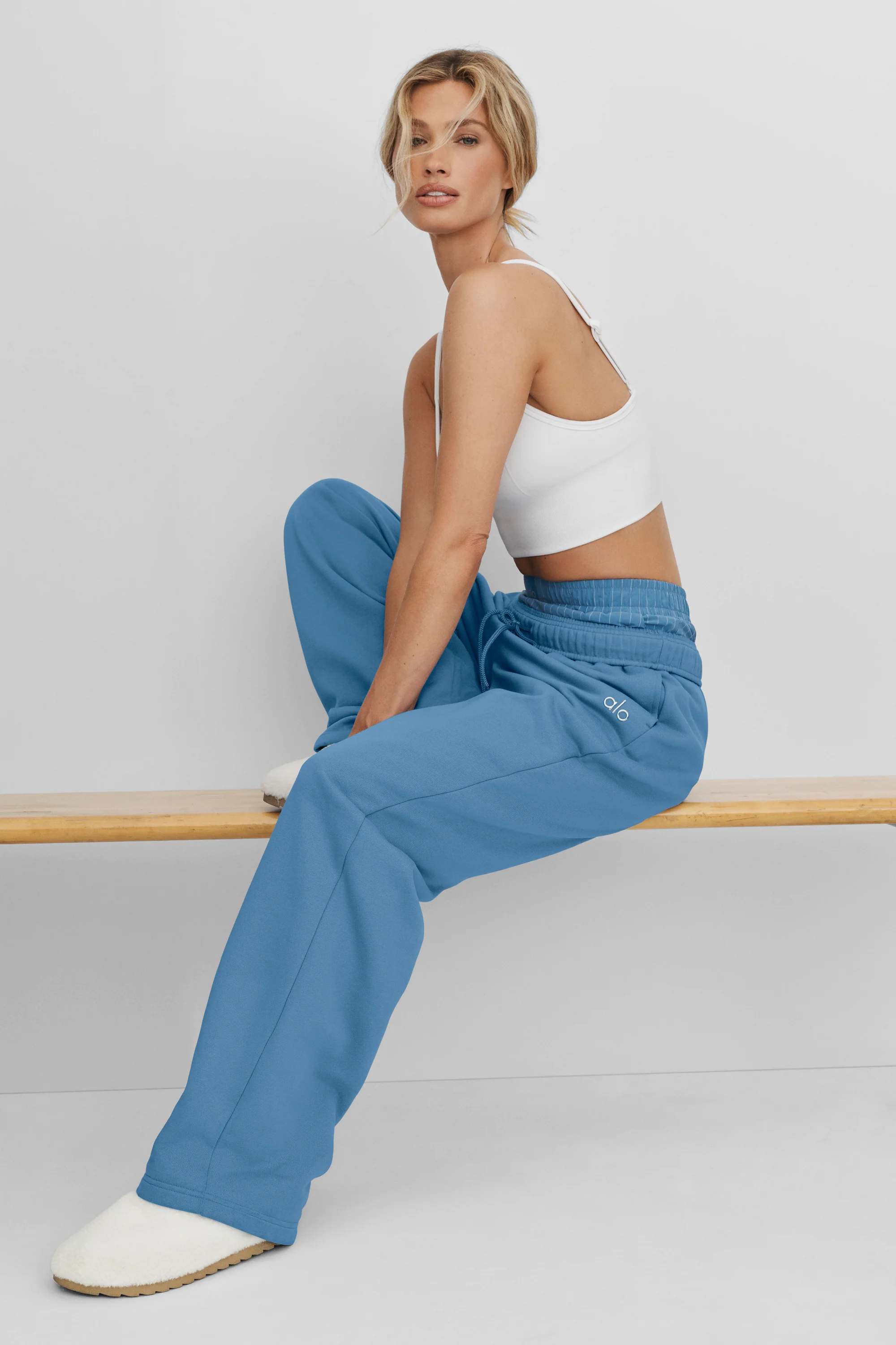 Accolade Straight Leg Sweatpant i California Blue med Chrome-logo