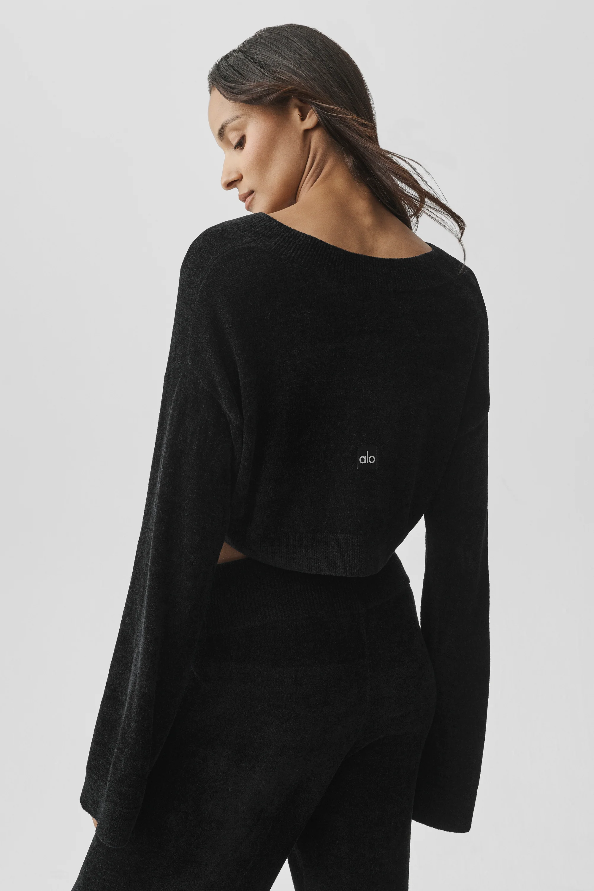 Krótka narzutka Micro Chenille z dekoltem V w kolorze Black