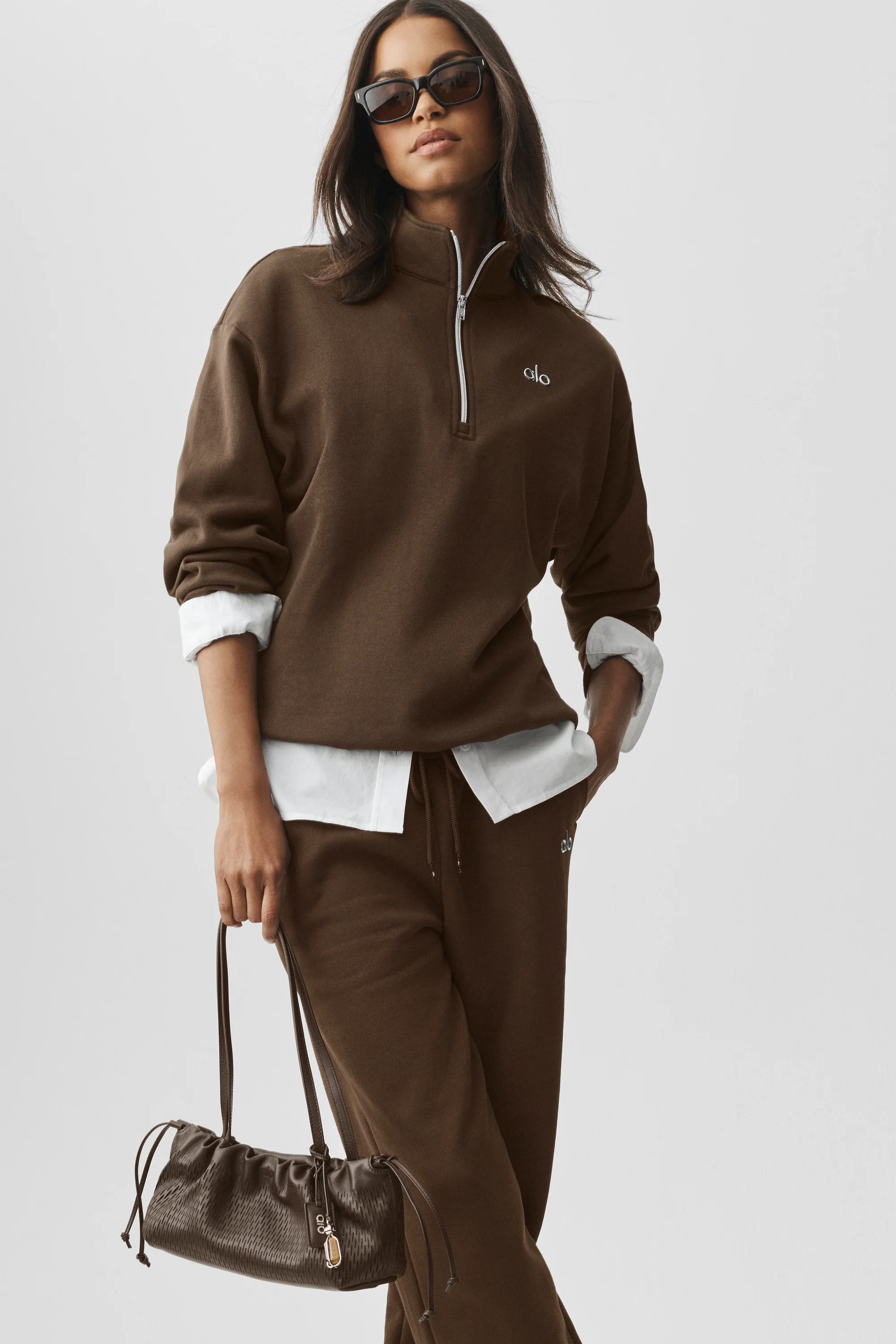 Sudadera Accolade con cremallera de 1/4 en Espresso – Top de descanso con cuello alto