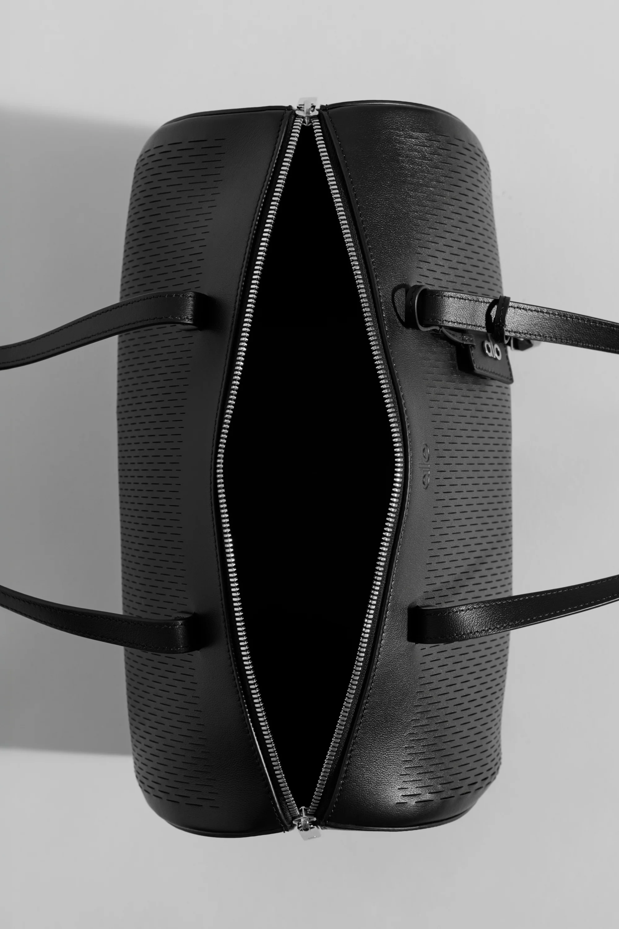 ALO Leather Mesh Shoulder Voyage -olkalaukku, musta leather mesh