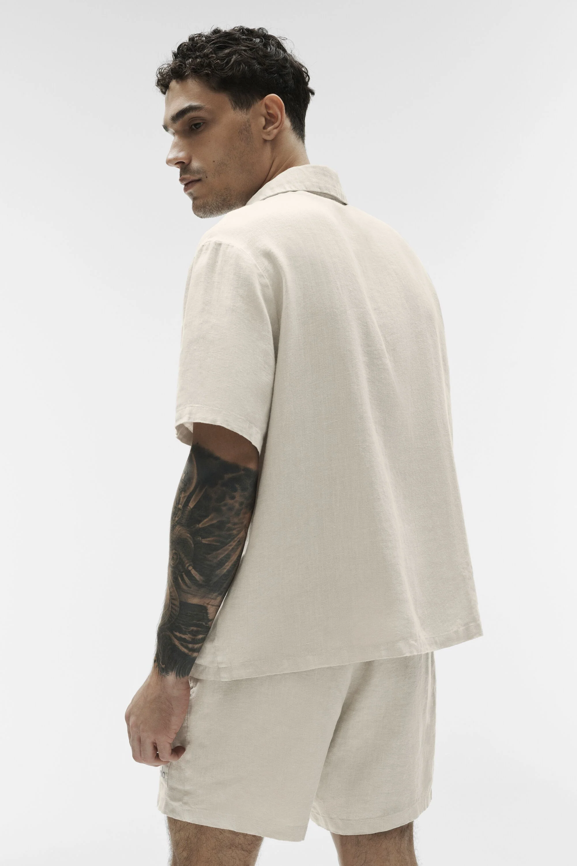 Camisa de lino de manga corta Linen Days en color Bone, lino ligero
