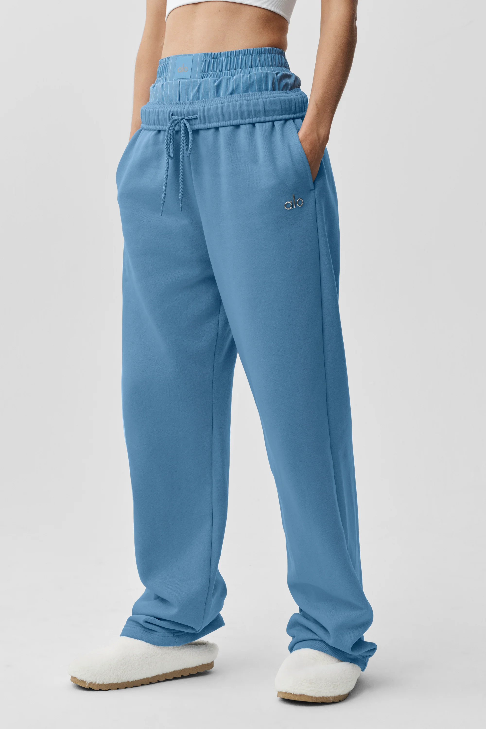 Accolade Straight Leg Sweatpant i California Blue med Chrome-logo