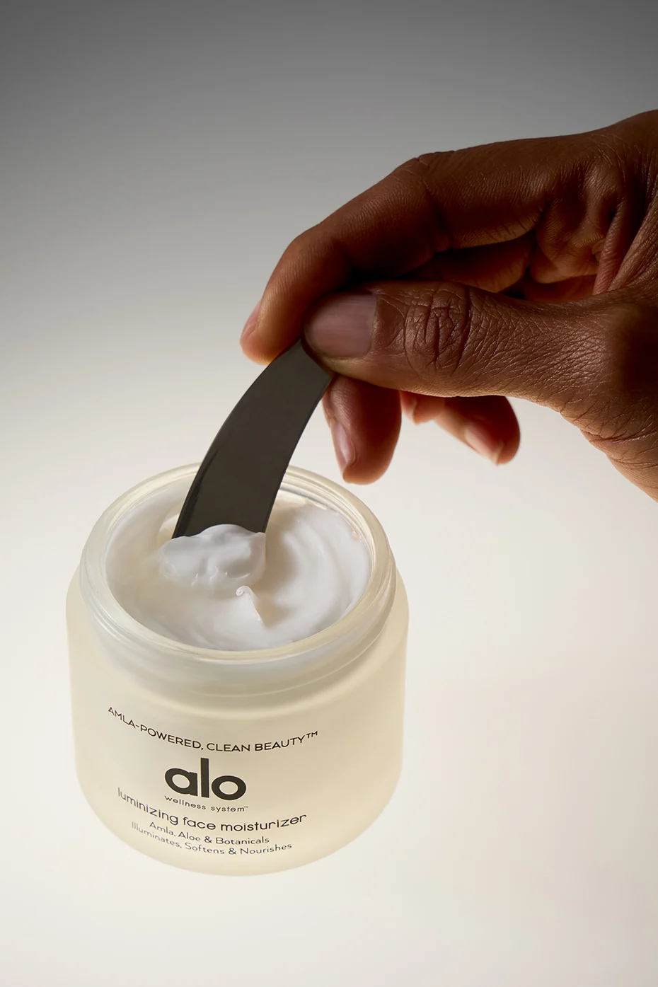 Luminizing Face Moisturizer for All-Day Glow