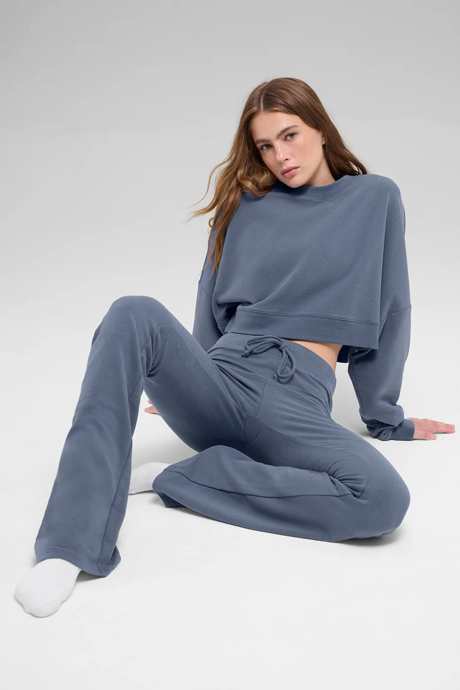 Cropped Sway Crew Neck Pullover in Bluestone