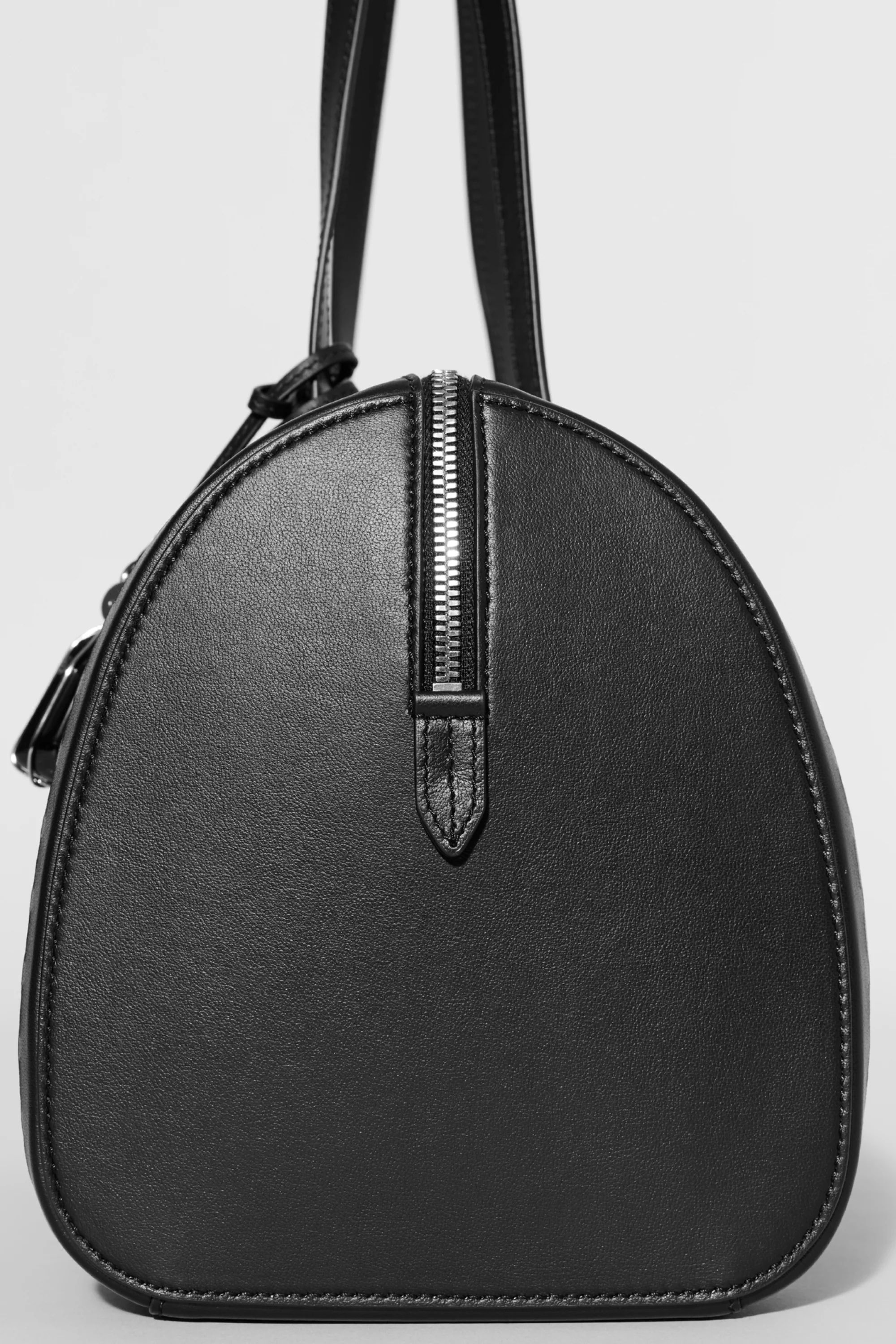 ALO Leather Mesh Shoulder Voyage -olkalaukku, musta leather mesh
