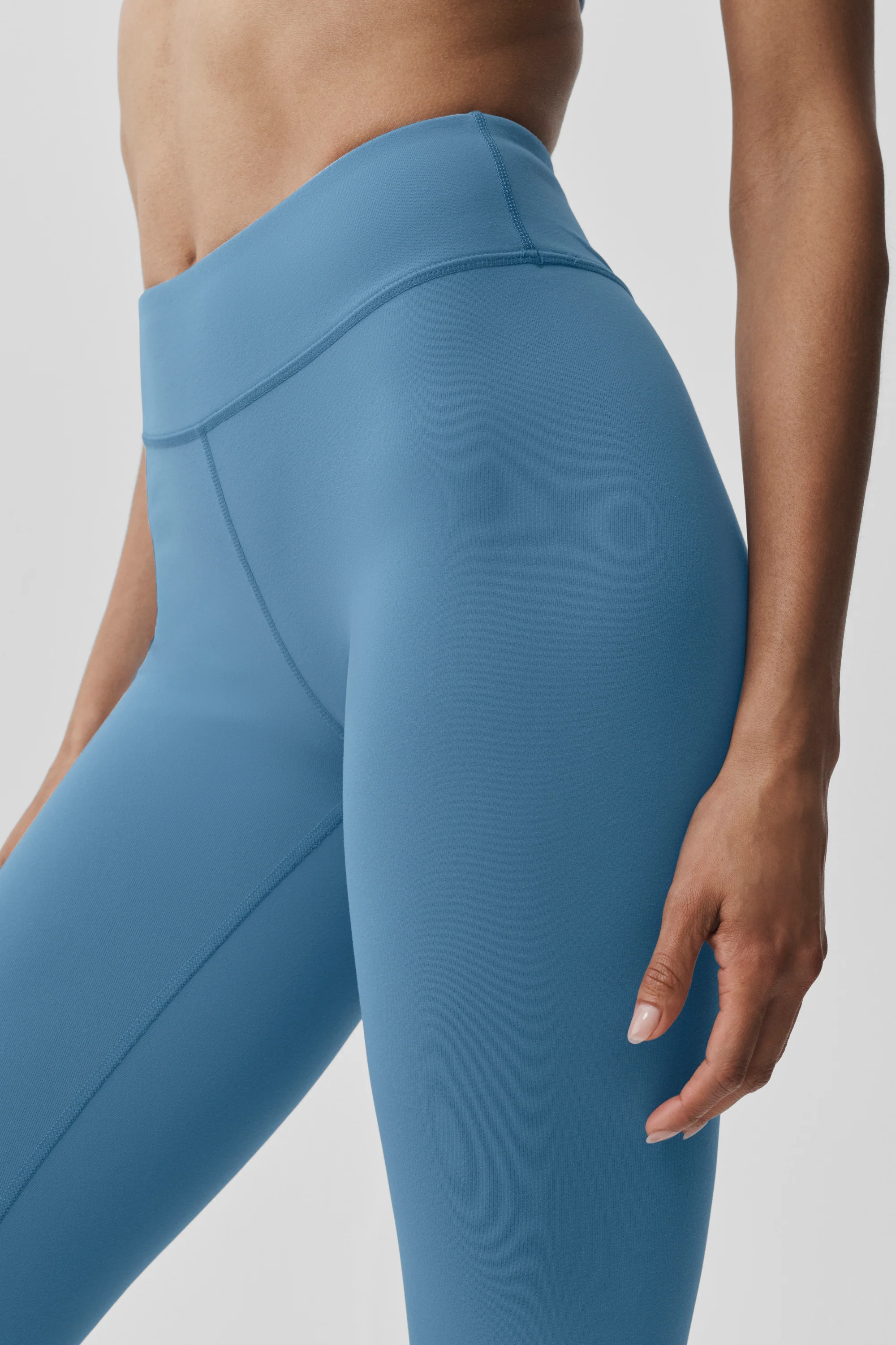 Airbrush Mid-Rise 7/8 Legging in California Blue