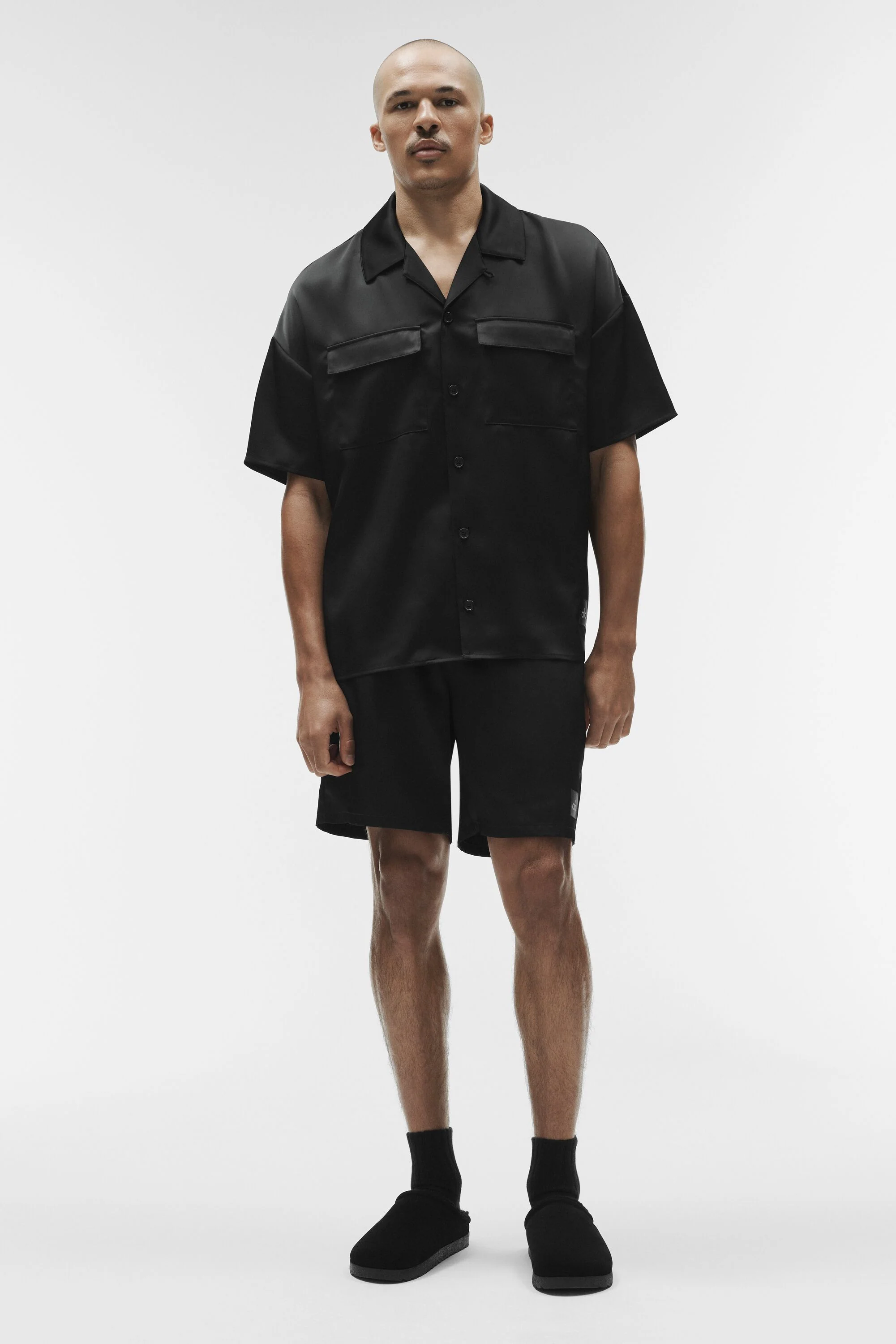 Camisa de botones de manga corta Satin Horizon en negro