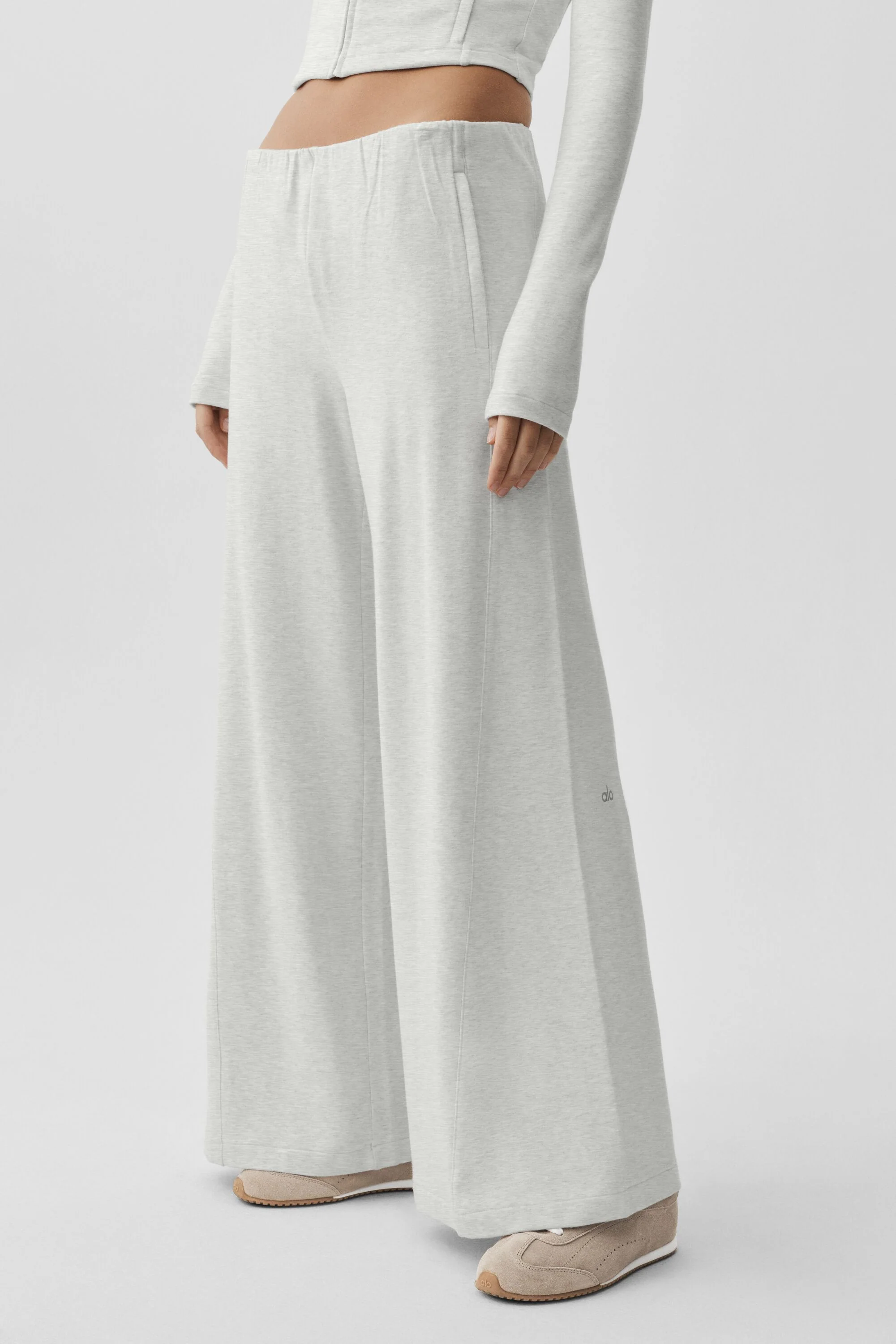 Sway Mid-Rise On The Go Pant in White Heather for Travel Days