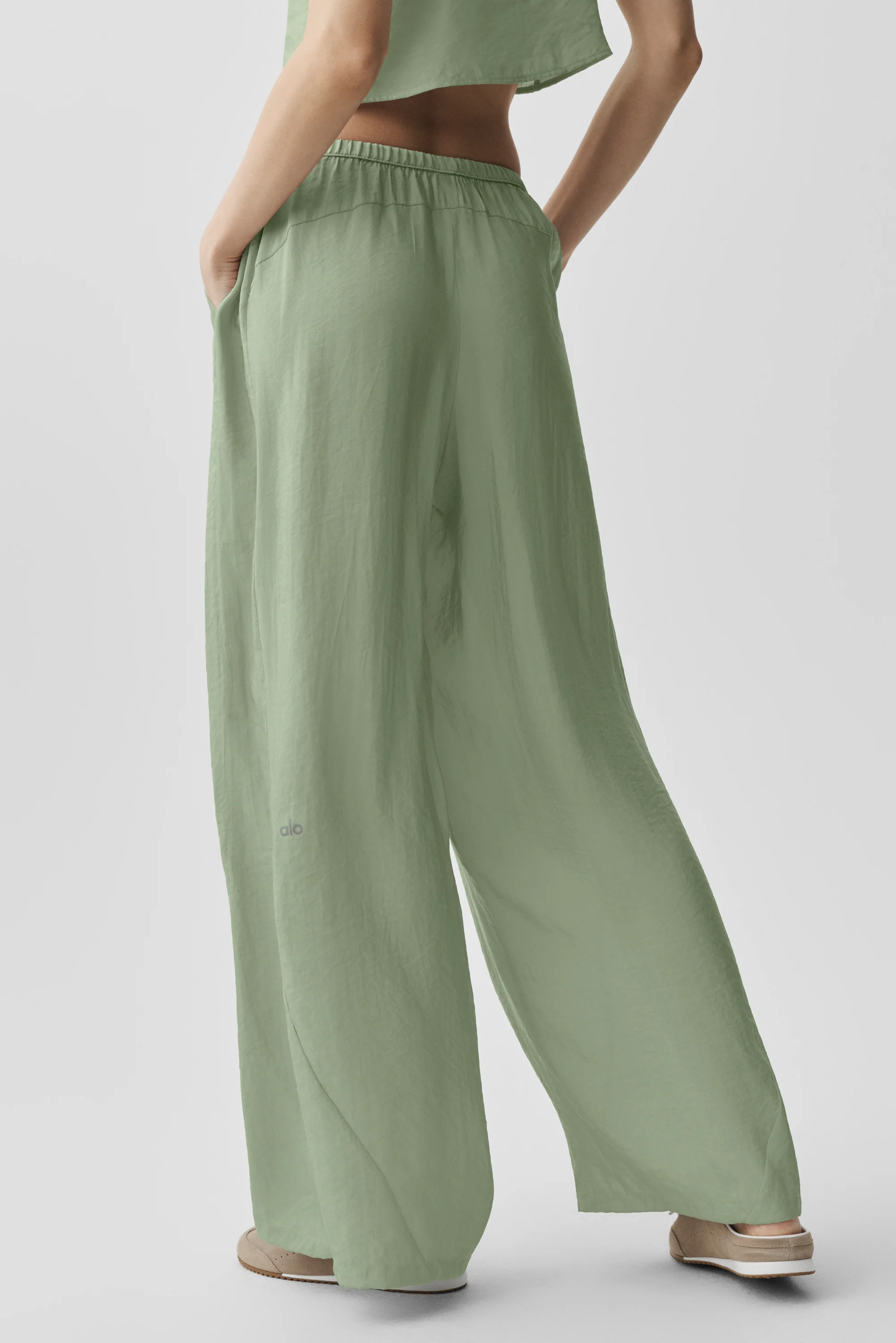 Semi-Sheer Golden Hour High-Waist Straight Leg Hose in Dune Grass