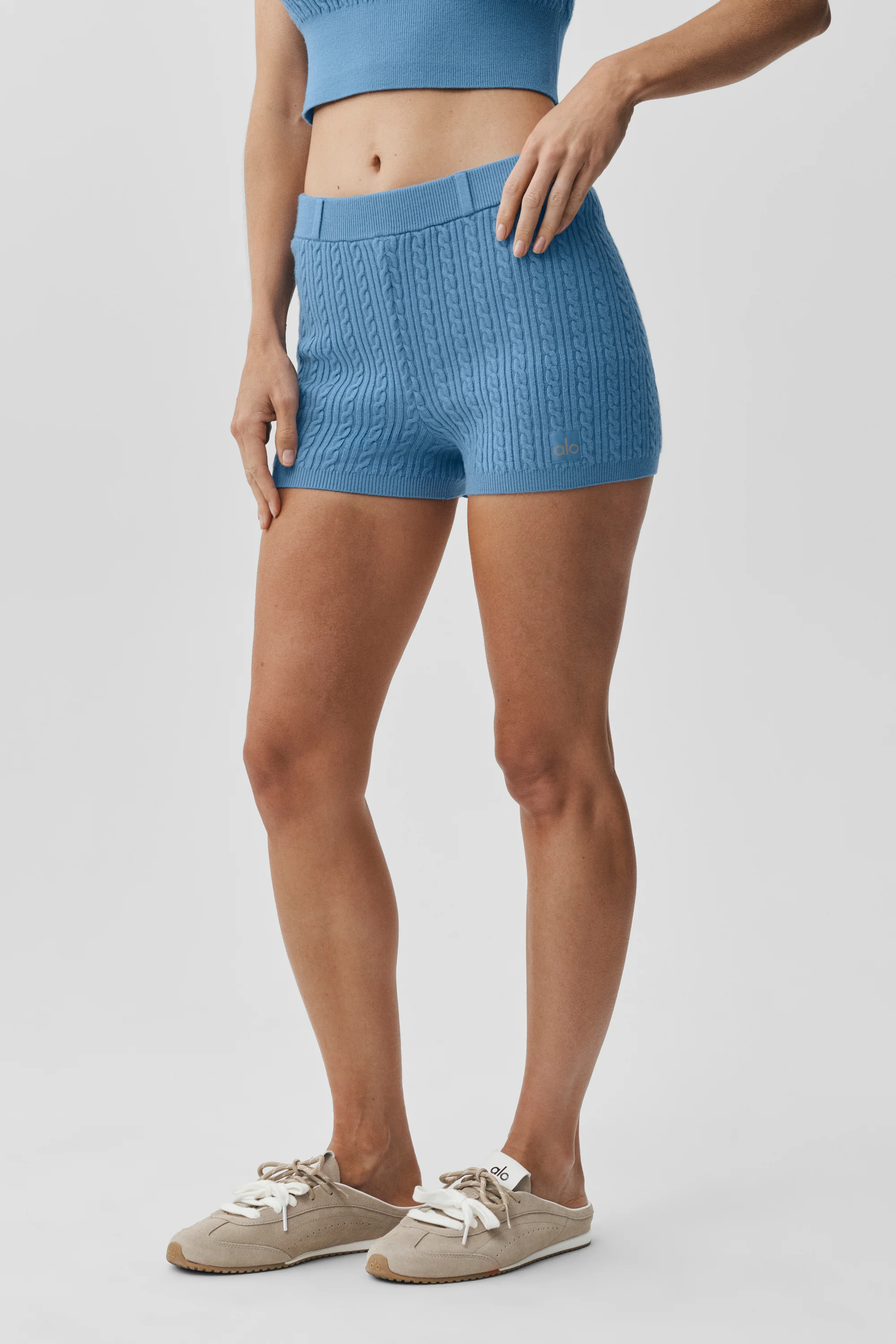 Pantaloncini in maglia a vita alta con treccia mini in California Blue