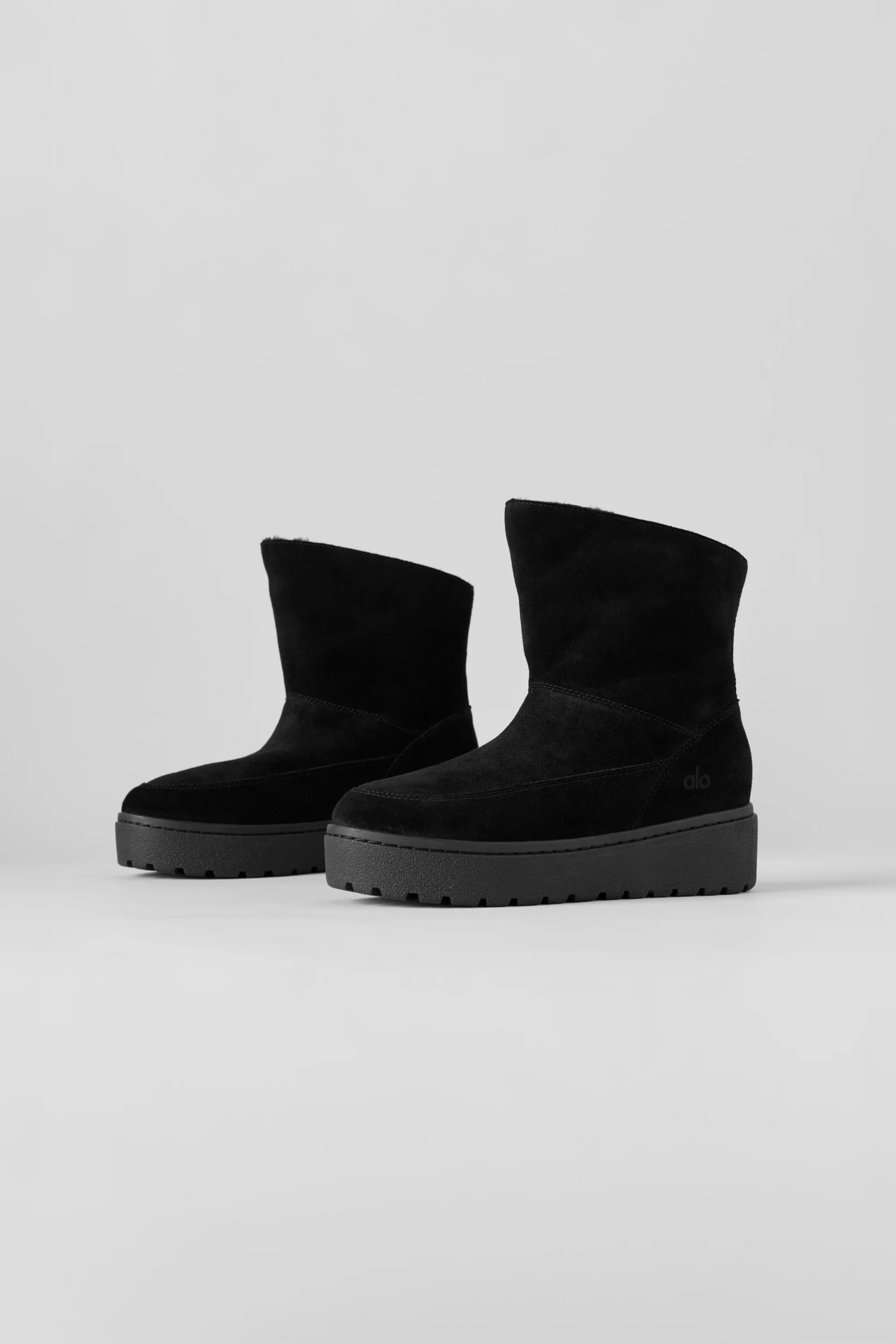 Bota ALO Malibu en Ante Negro con Cuña de Plataforma